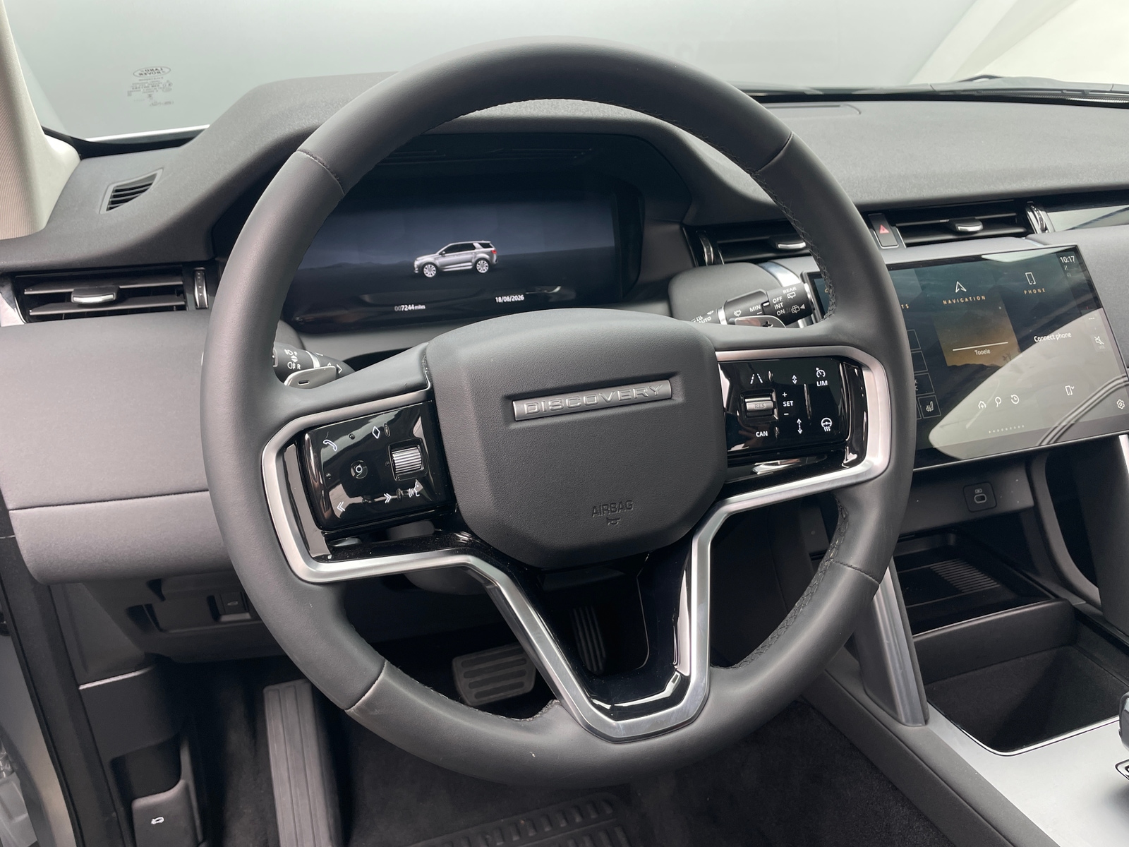 Thumbnail: 2025 Land Rover Discovery Sport - 4