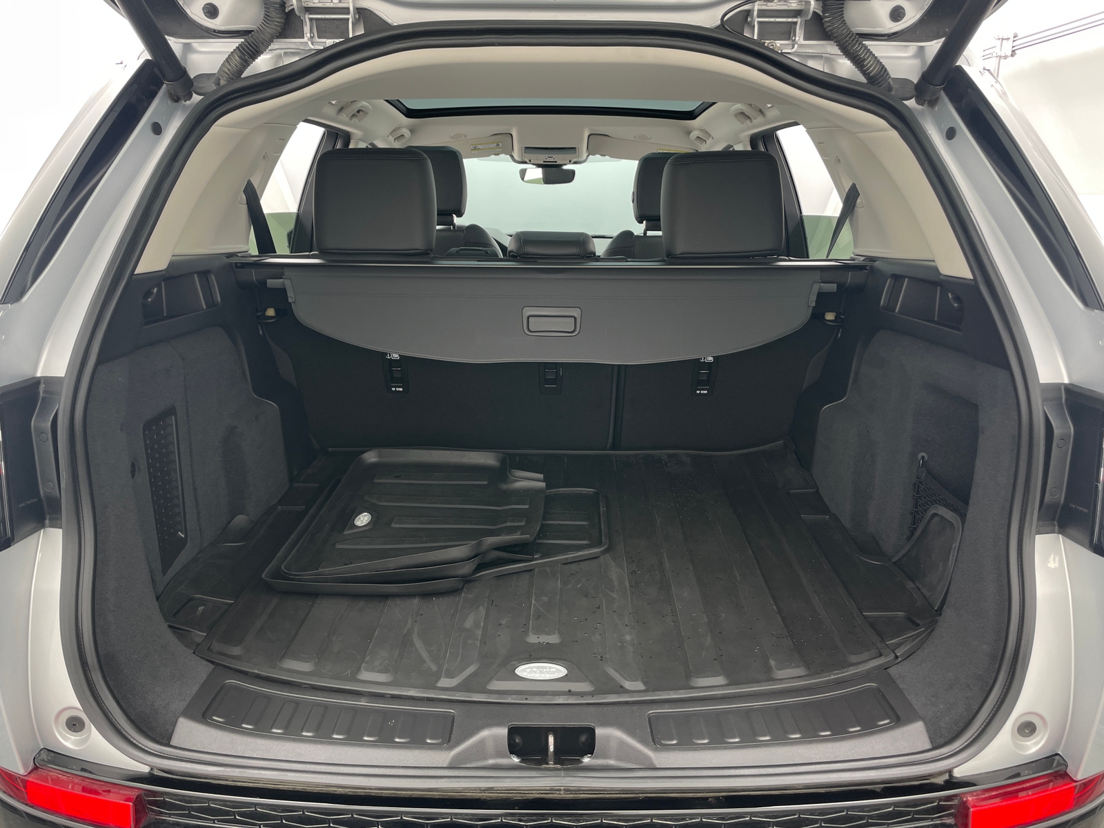 Thumbnail: 2025 Land Rover Discovery Sport - 6