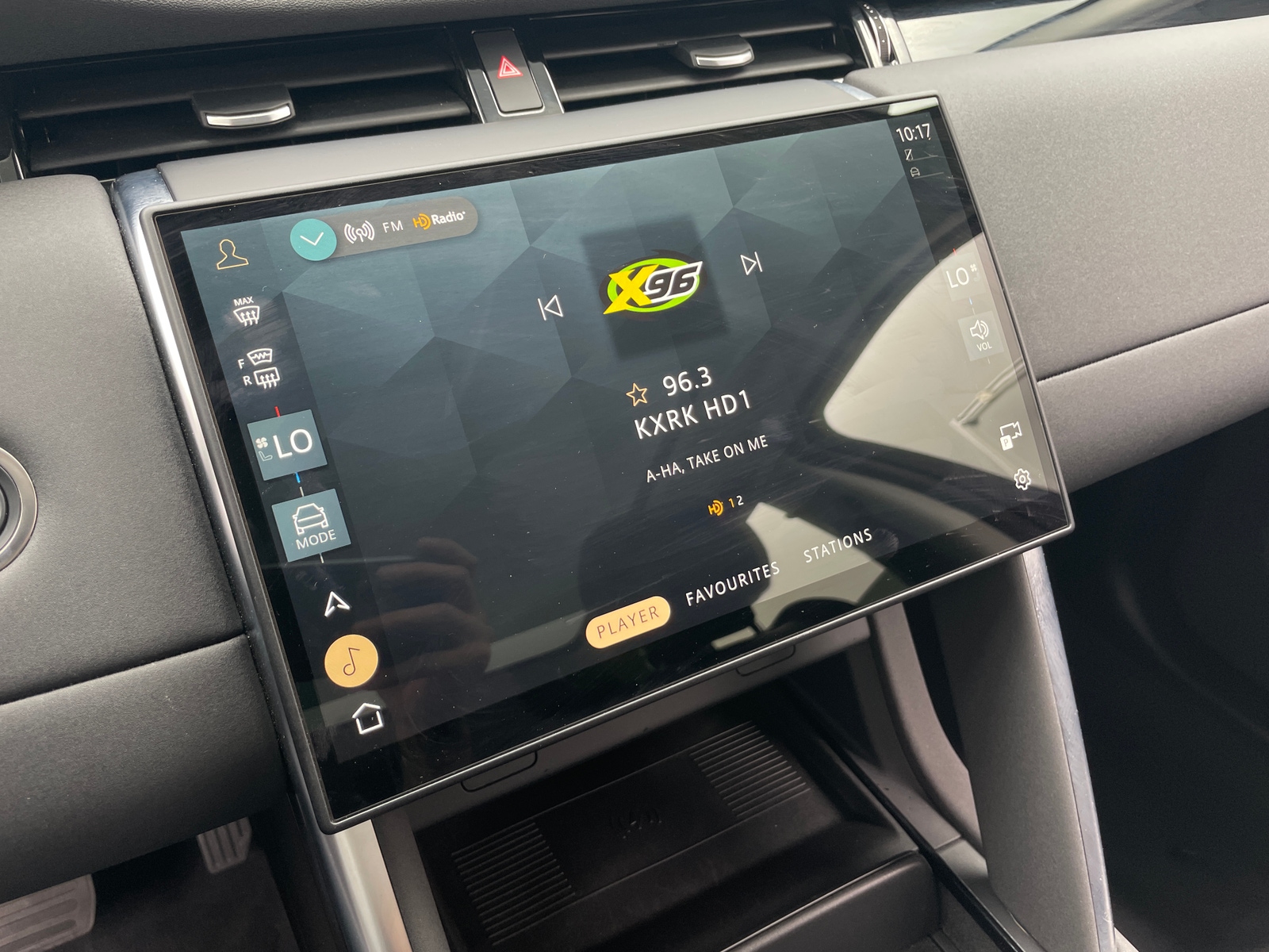 Thumbnail: 2025 Land Rover Discovery Sport - 3