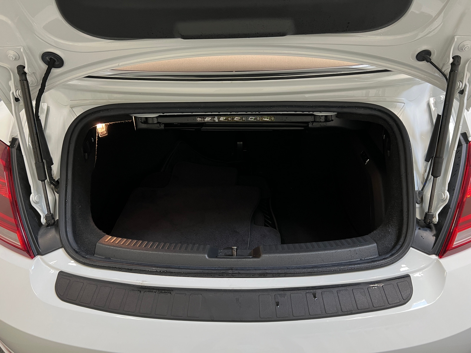 Thumbnail: 2019 Volkswagen Beetle - 6