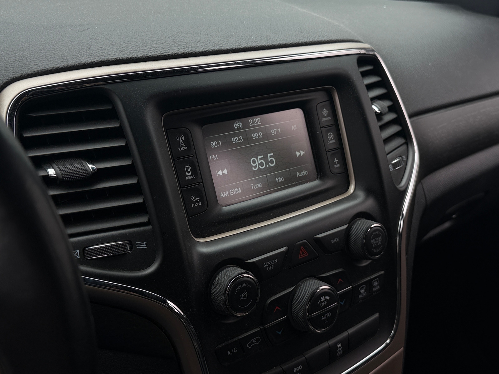 Thumbnail: 2015 Jeep Grand Cherokee - 4
