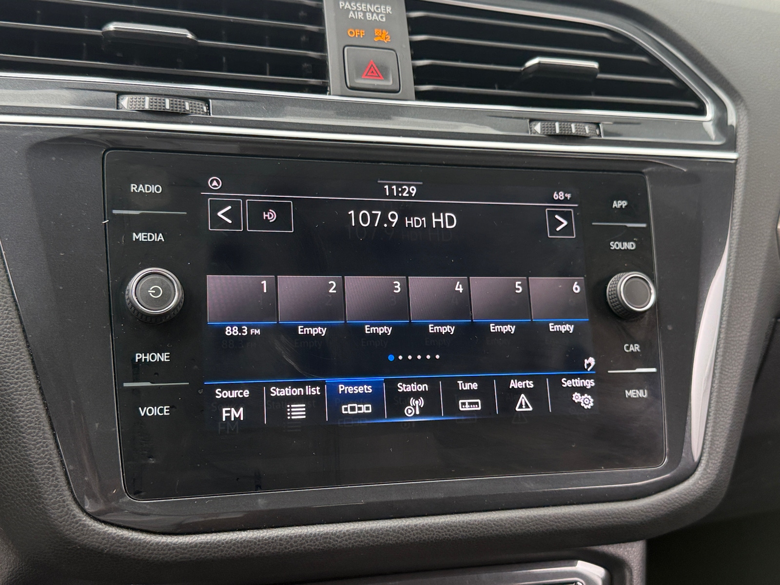 Thumbnail: 2021 Volkswagen Tiguan - 3