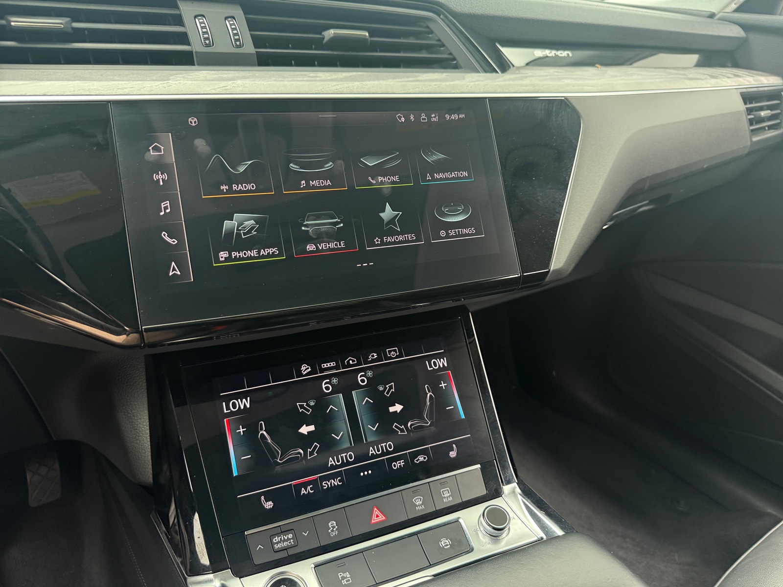 Thumbnail: 2021 Audi e-tron - 4