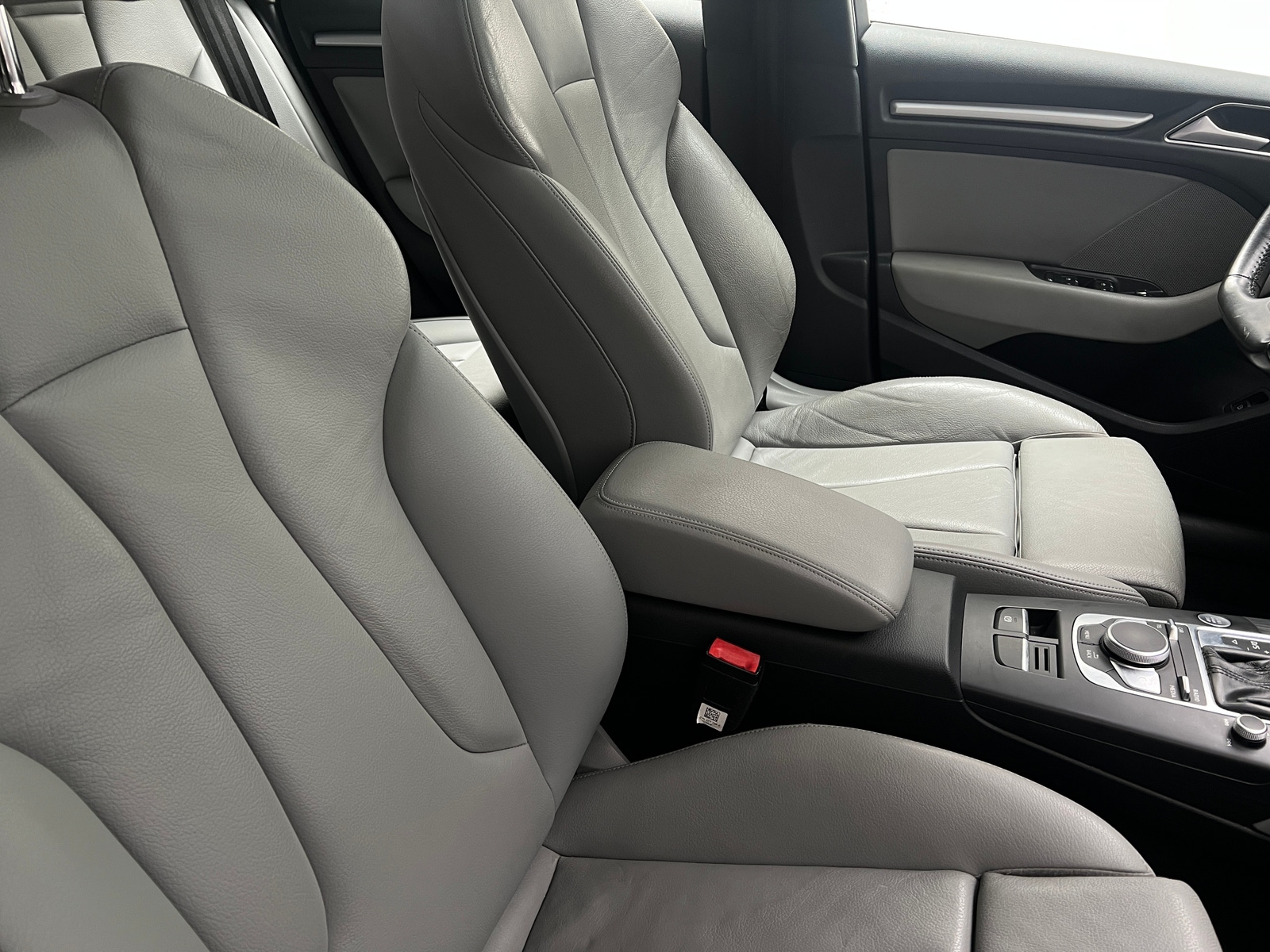Thumbnail: 2017 Audi A3 e-tron - 2