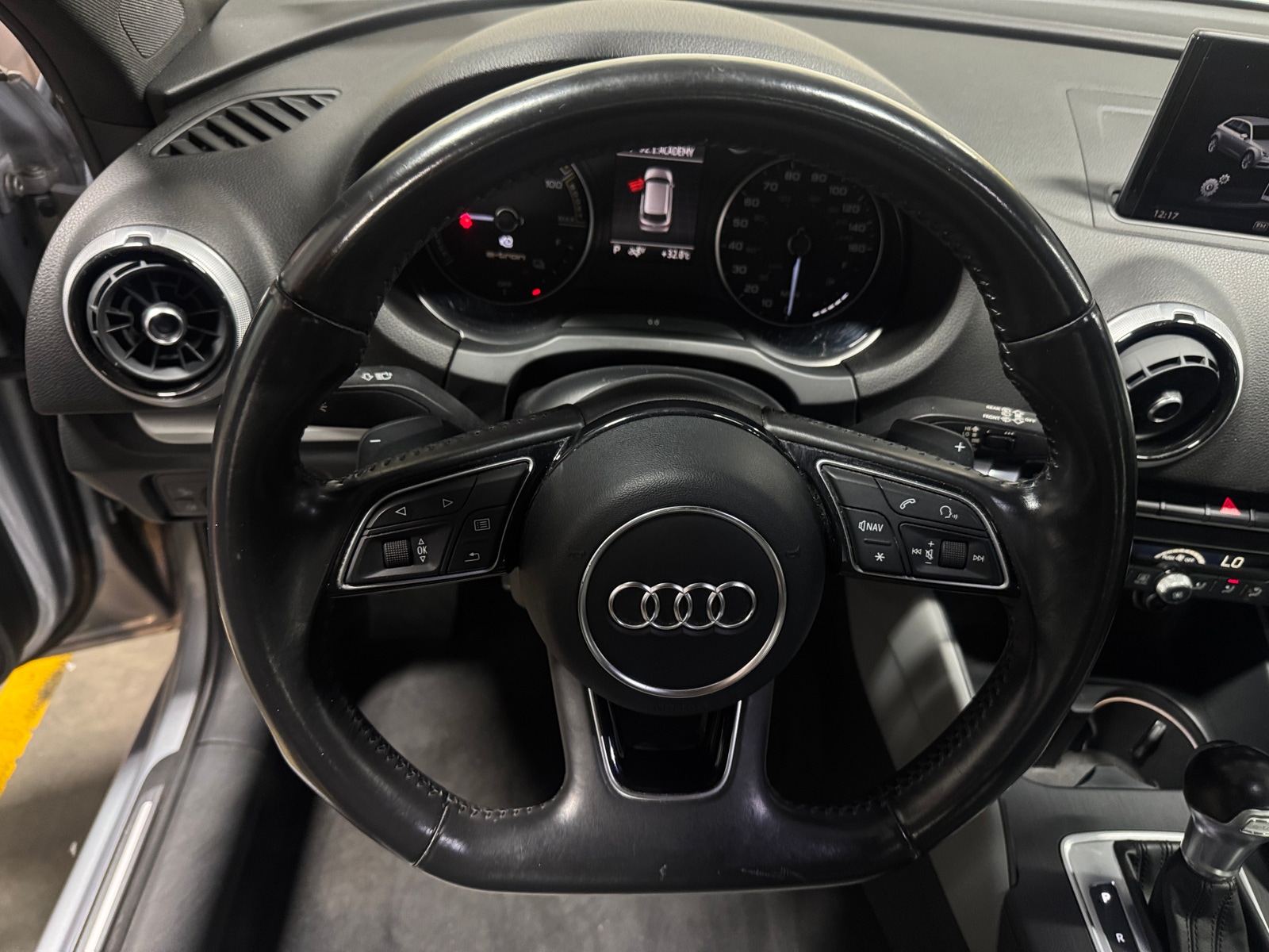Thumbnail: 2017 Audi A3 e-tron - 5
