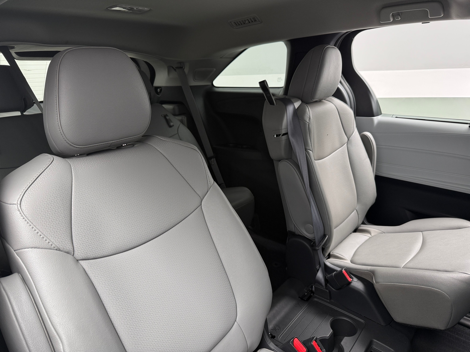Thumbnail: 2025 Toyota Sienna - 5
