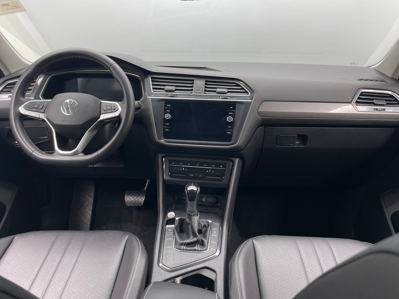 Thumbnail: 2023 Volkswagen Tiguan - 2
