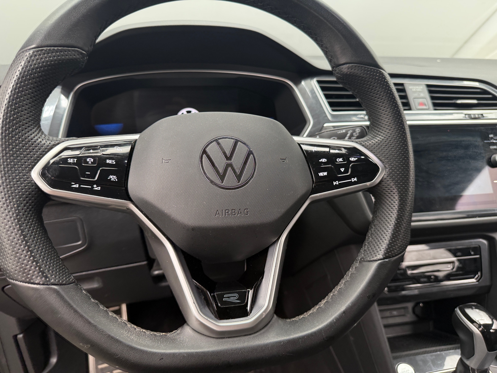 Thumbnail: 2024 Volkswagen Tiguan - 4