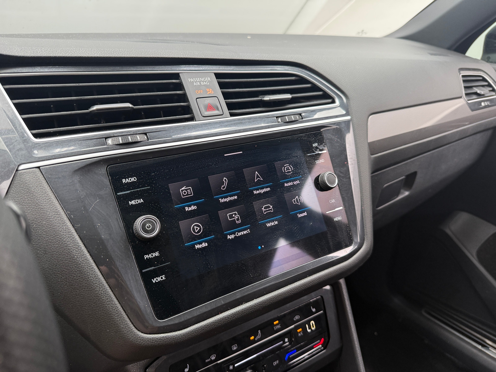 Thumbnail: 2024 Volkswagen Tiguan - 3