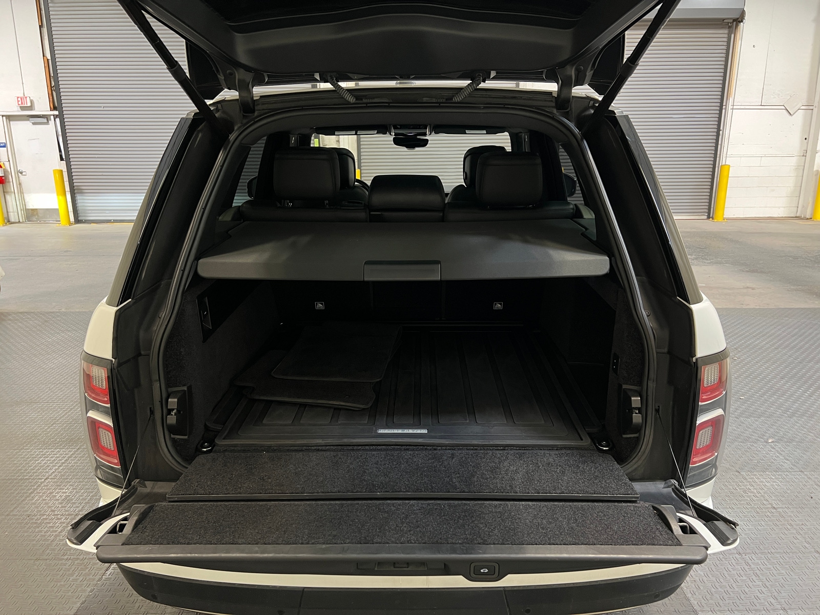 Thumbnail: 2019 Land Rover Range Rover - 6