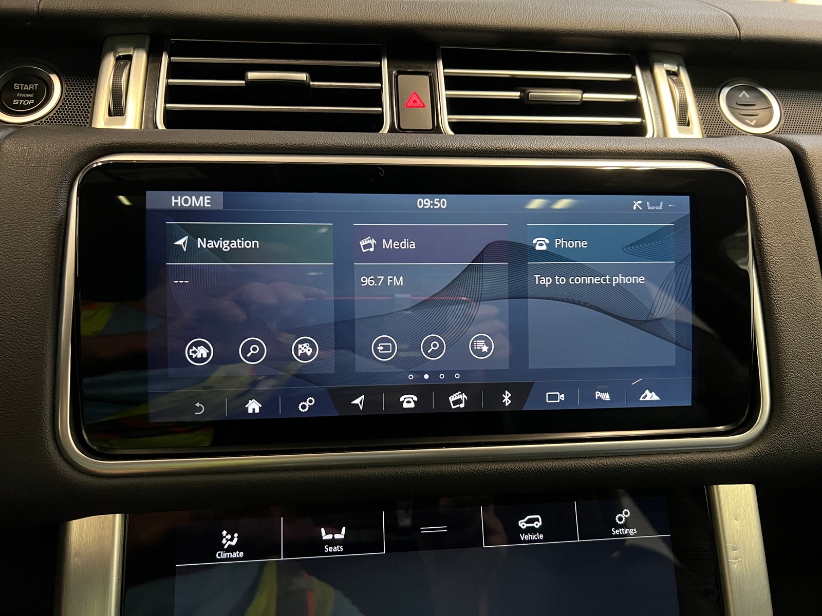 Thumbnail: 2019 Land Rover Range Rover - 3