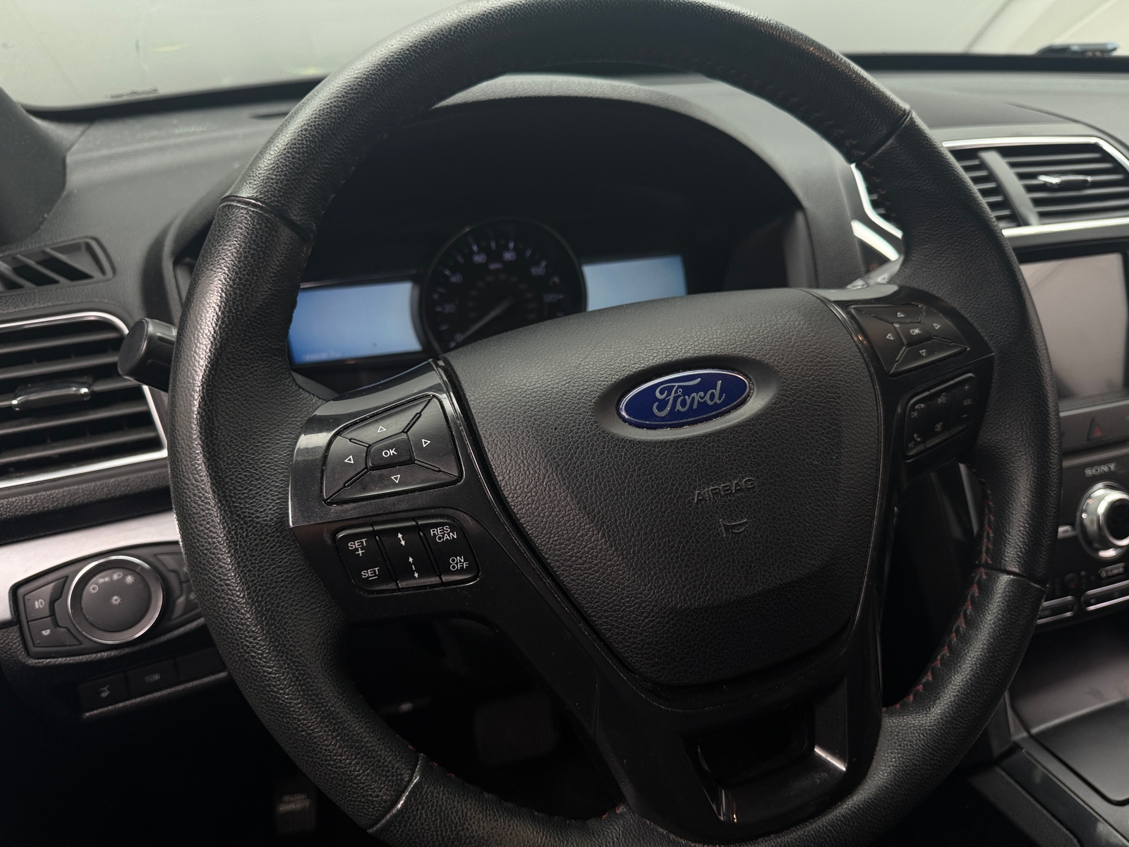 Thumbnail: 2019 Ford Explorer - 4