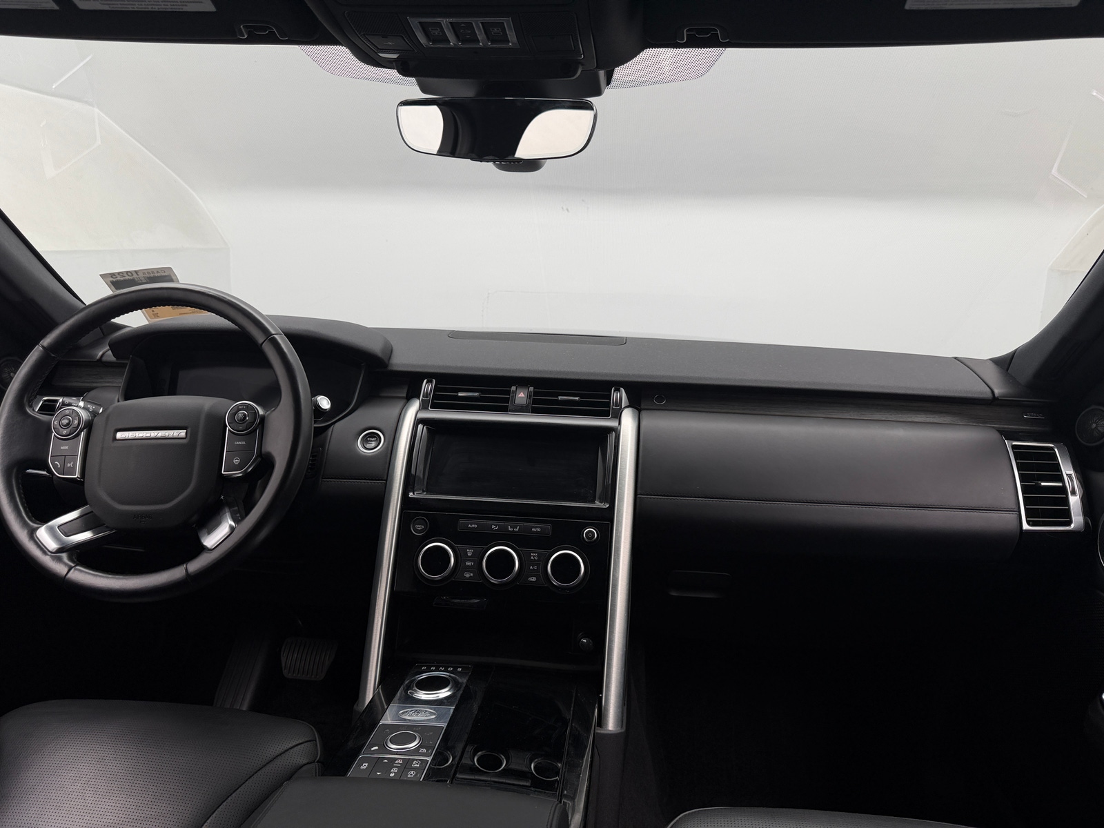 Thumbnail: 2018 Land Rover Discovery - 2