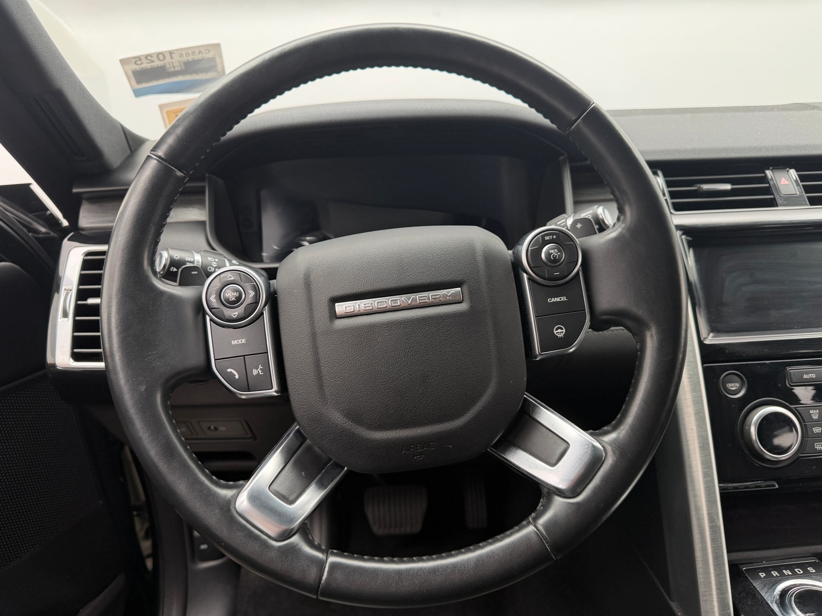 Thumbnail: 2018 Land Rover Discovery - 4