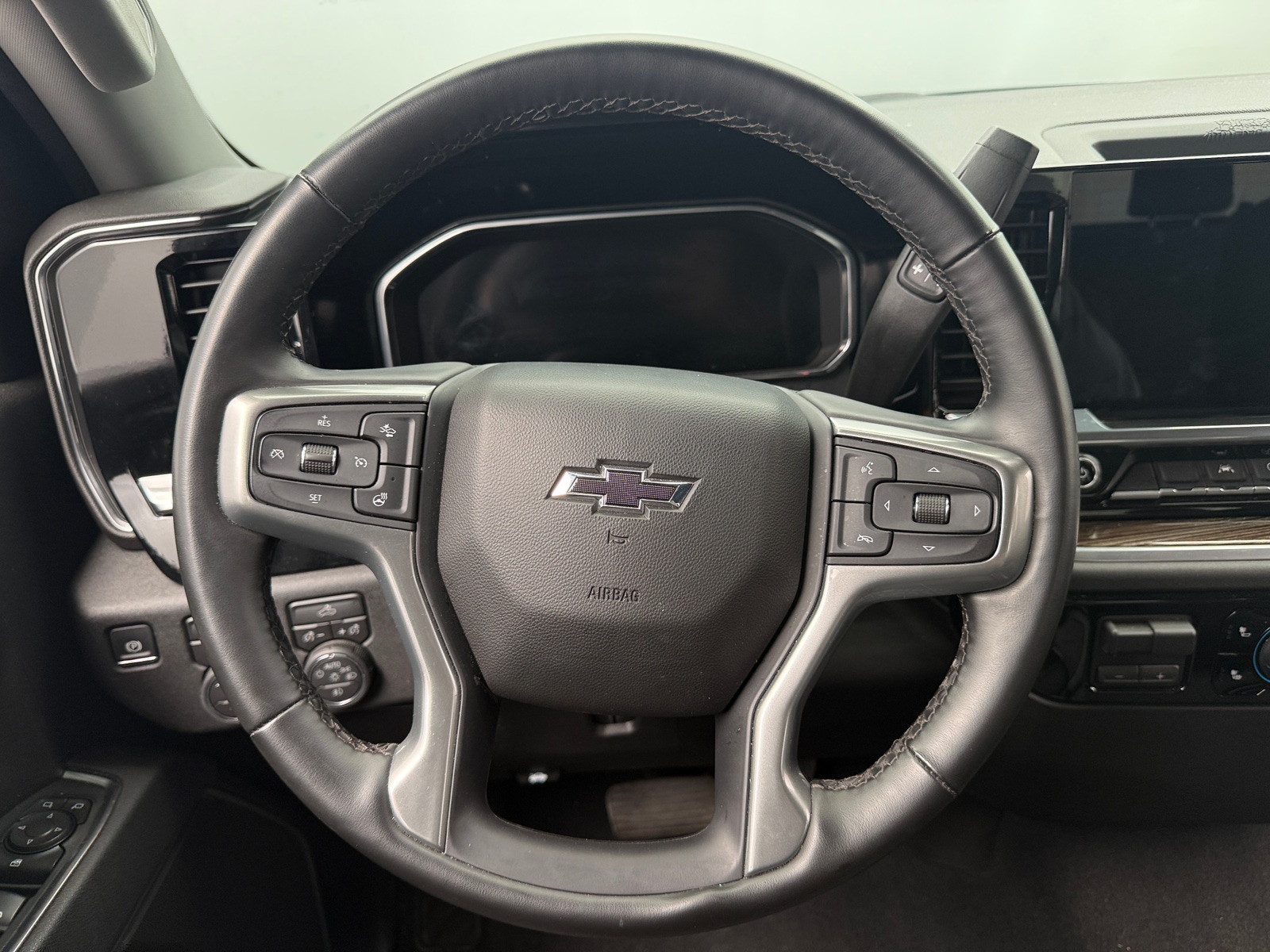 Thumbnail: 2026 Chevrolet Silverado 1500 - 5