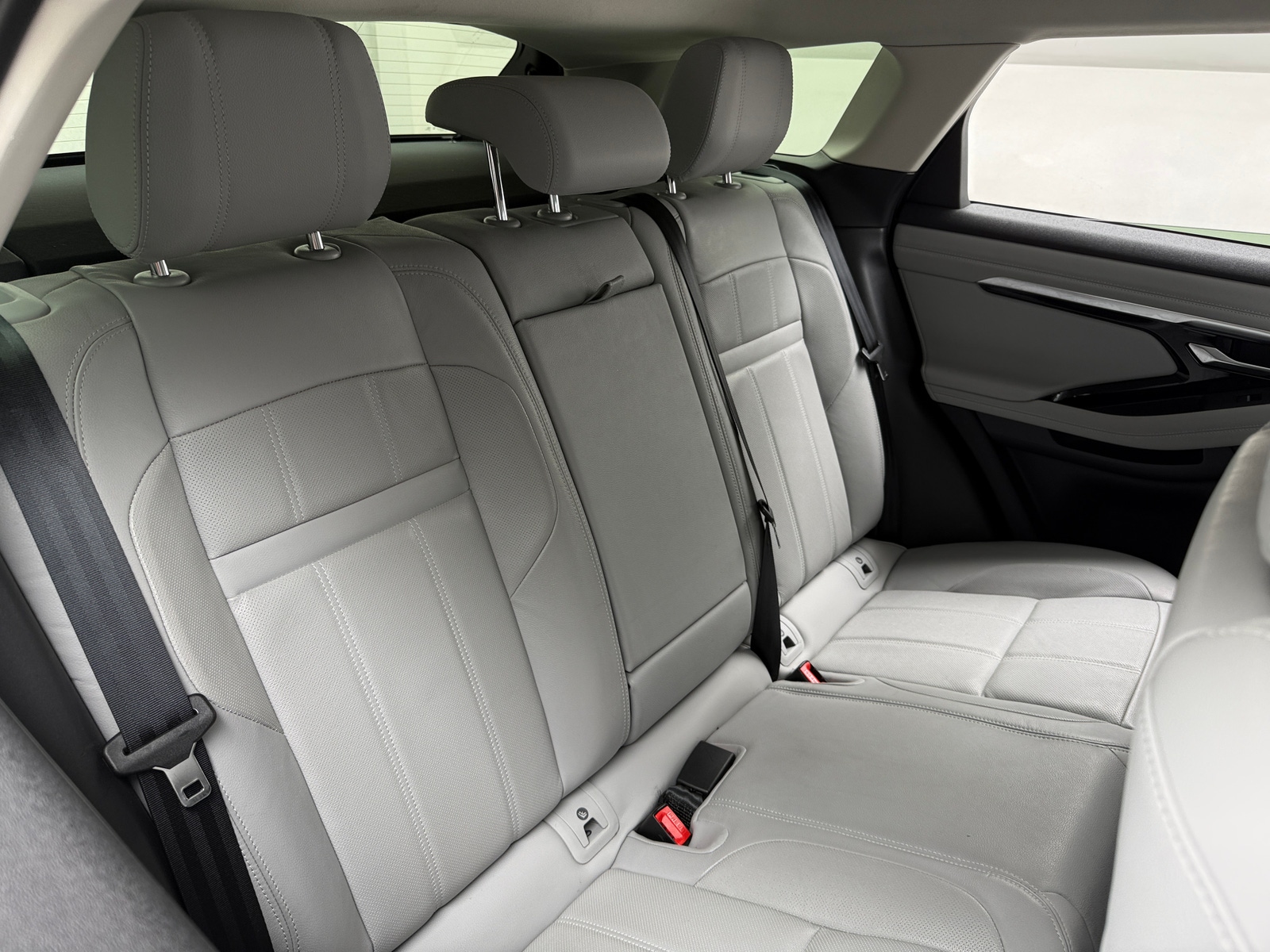 Thumbnail: 2020 Land Rover Range Rover Evoque - 5