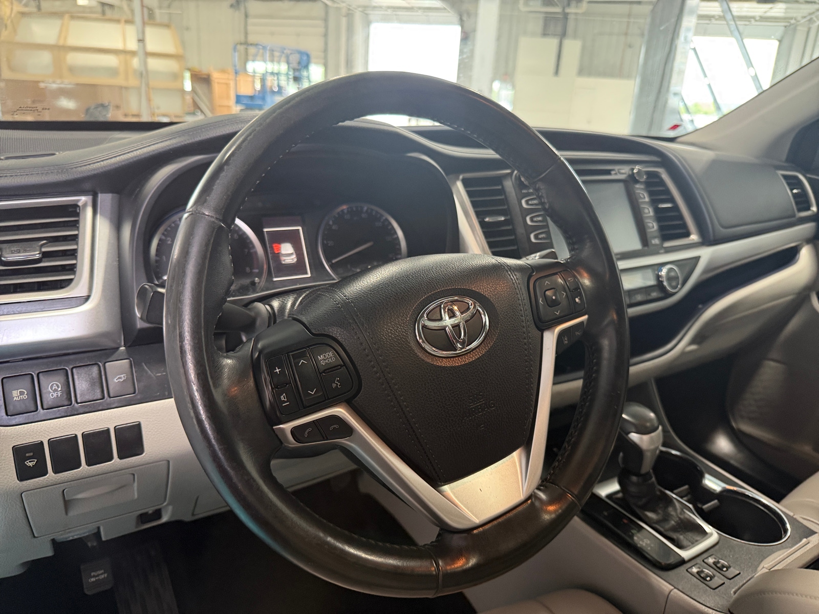 Thumbnail: 2017 Toyota Highlander - 4