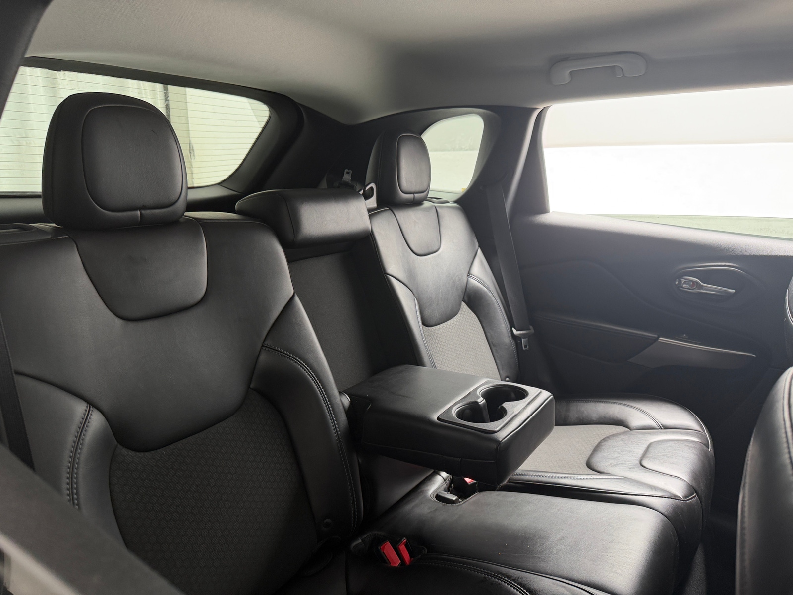 Thumbnail: 2019 Jeep Cherokee - 6