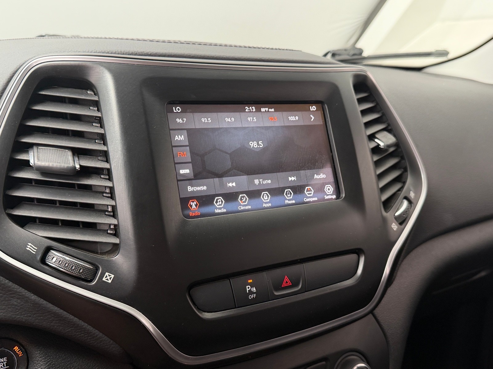 Thumbnail: 2019 Jeep Cherokee - 4