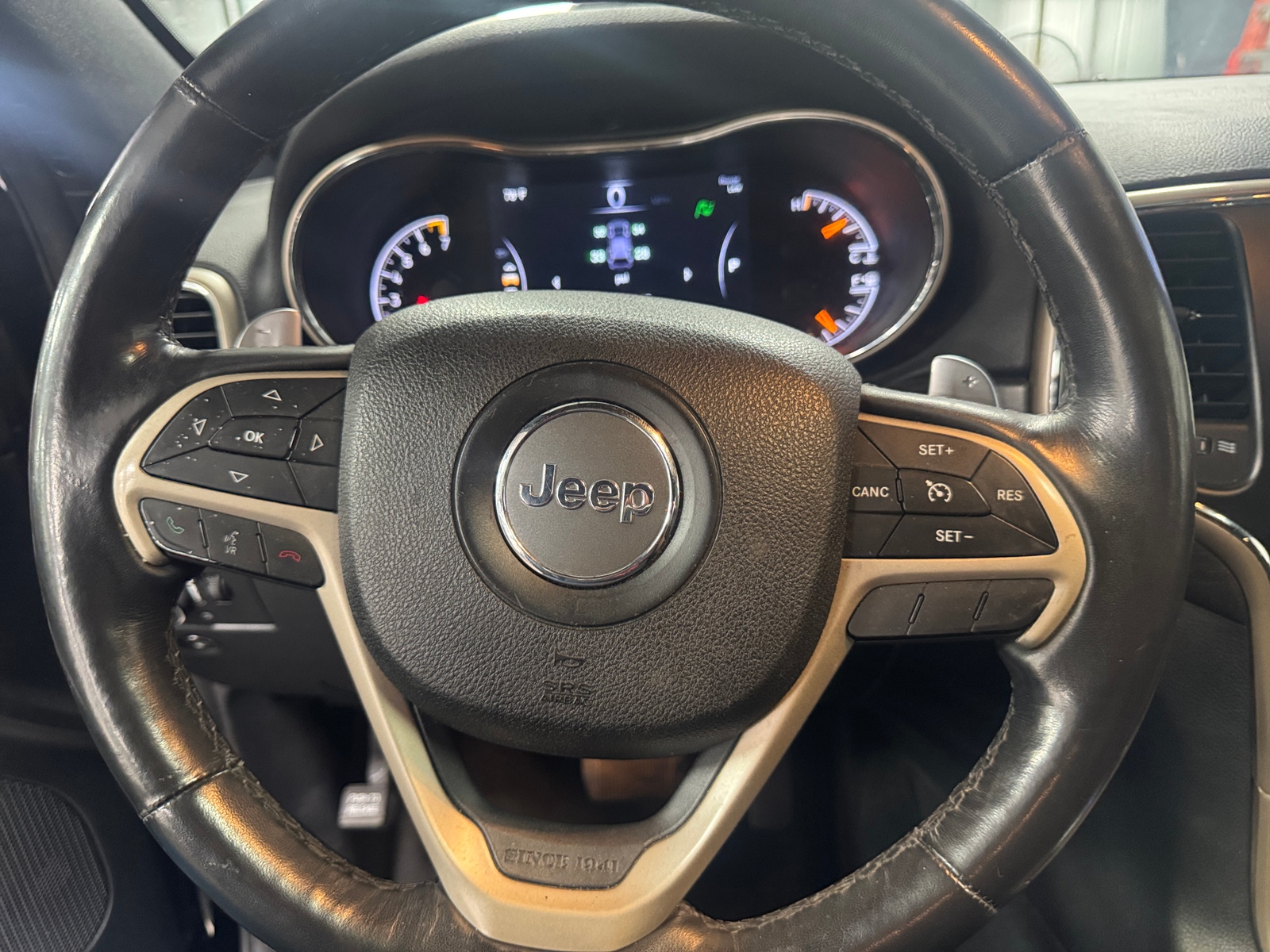 Thumbnail: 2015 Jeep Grand Cherokee - 5