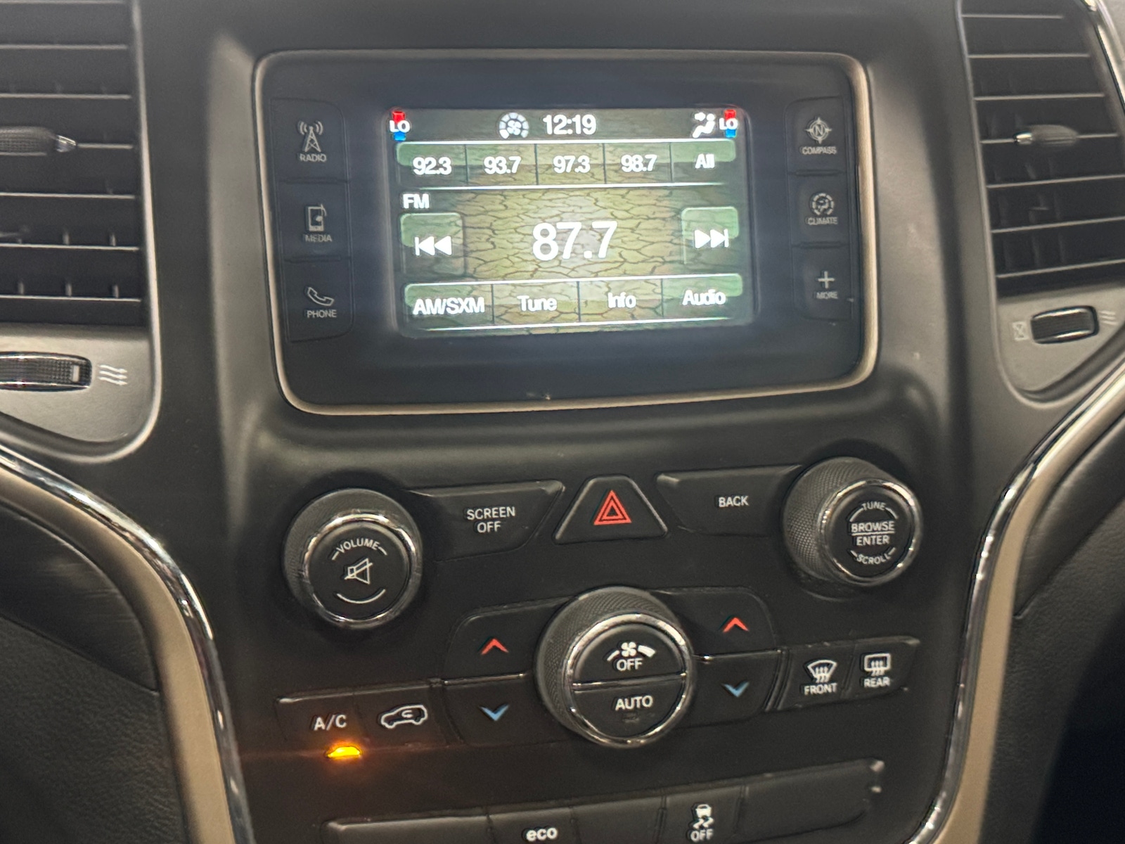 Thumbnail: 2015 Jeep Grand Cherokee - 4