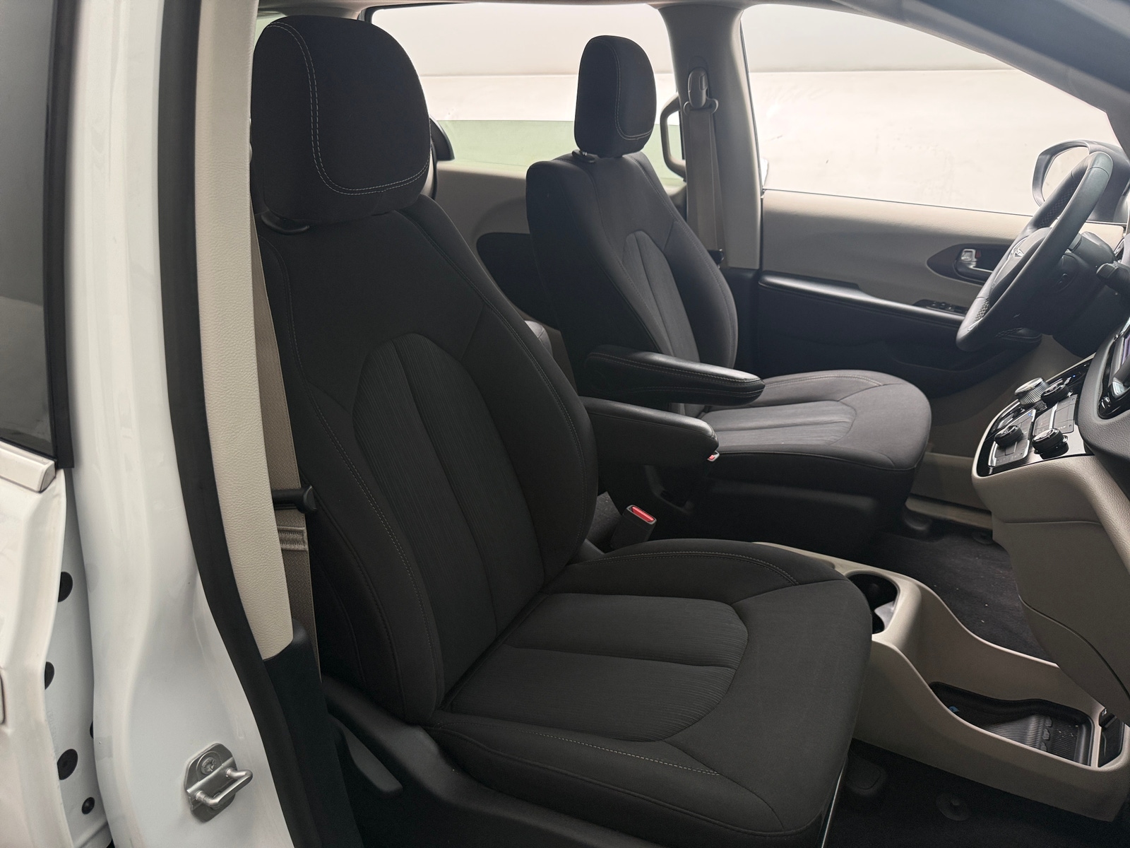 Thumbnail: 2024 Chrysler Voyager - 2