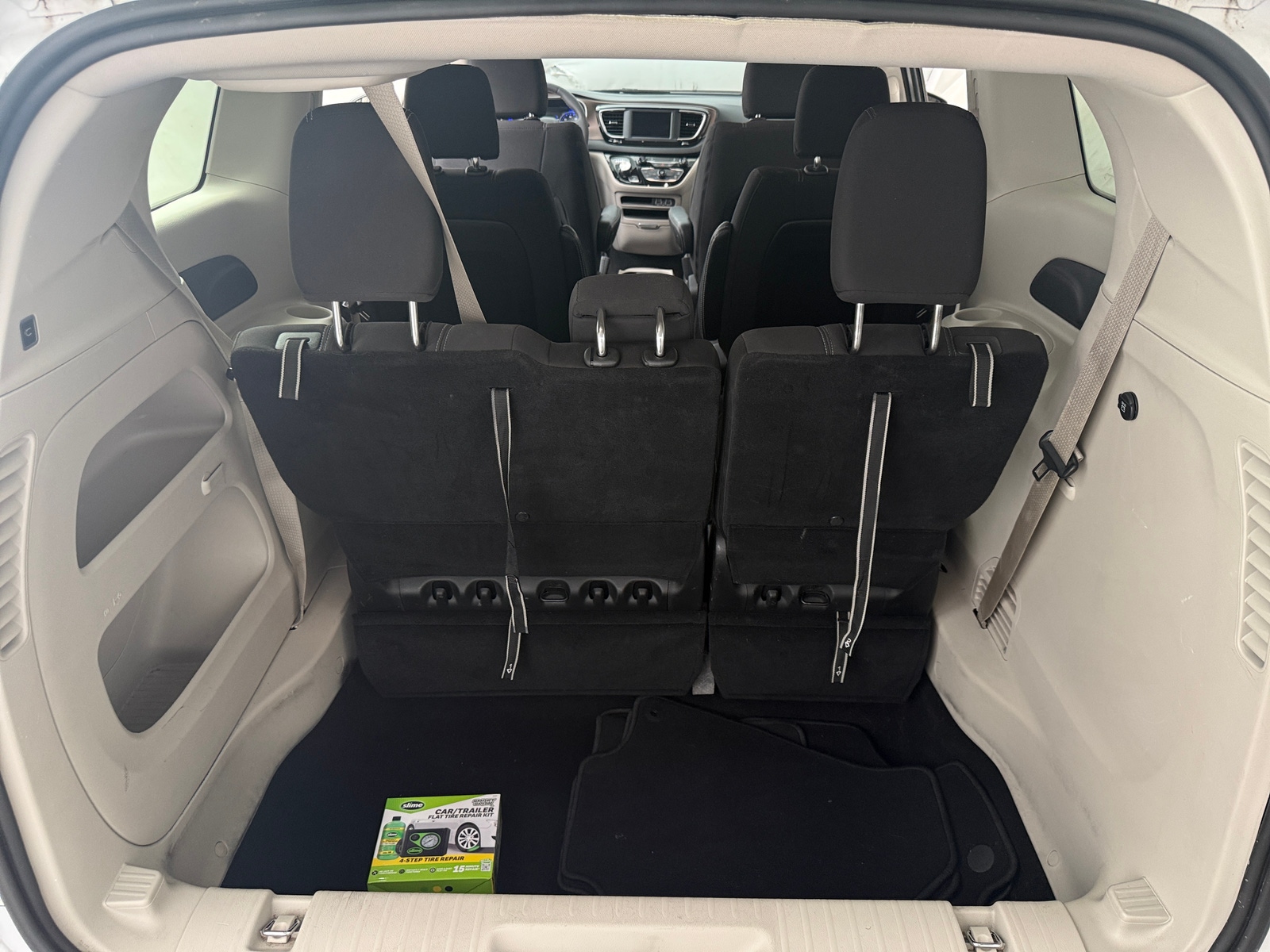 Thumbnail: 2024 Chrysler Voyager - 7