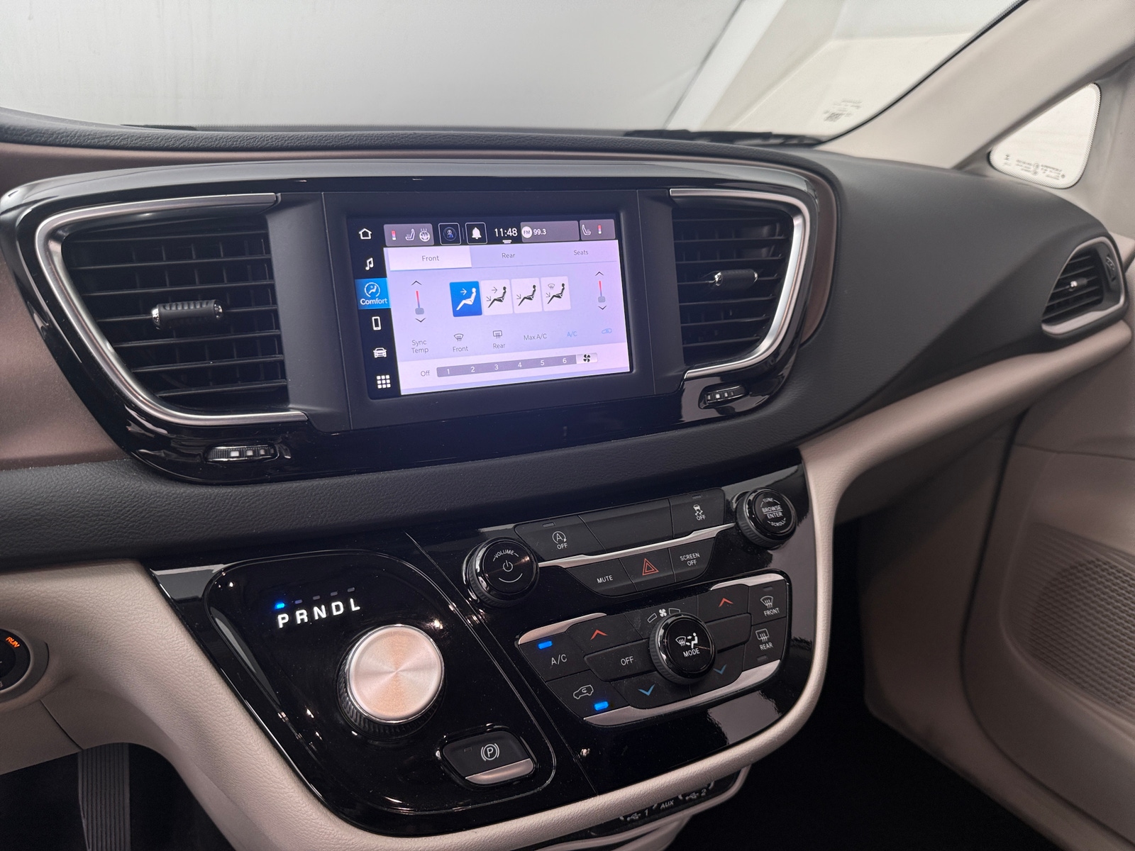 Thumbnail: 2024 Chrysler Voyager - 4