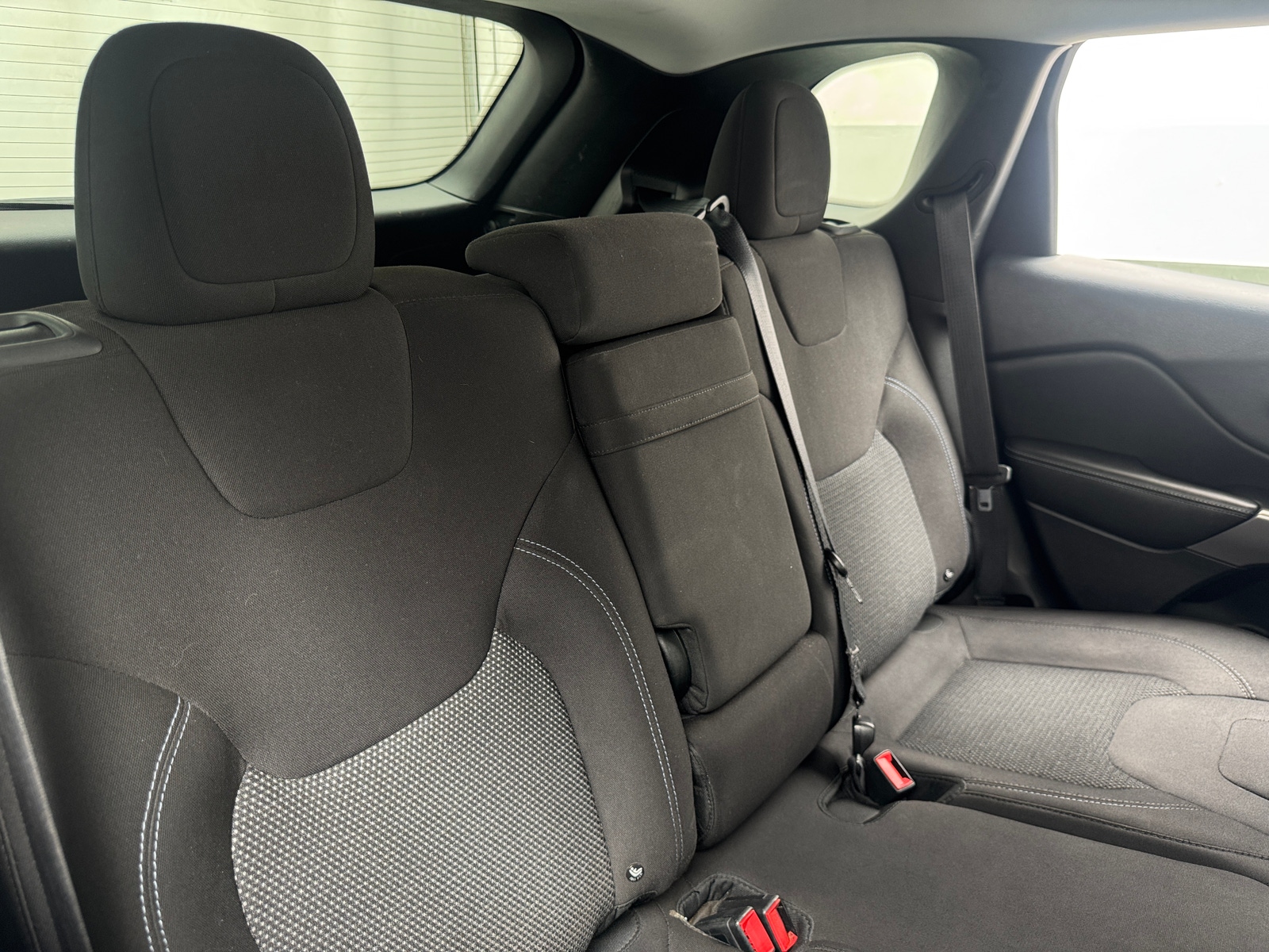 Thumbnail: 2019 Jeep Cherokee - 6