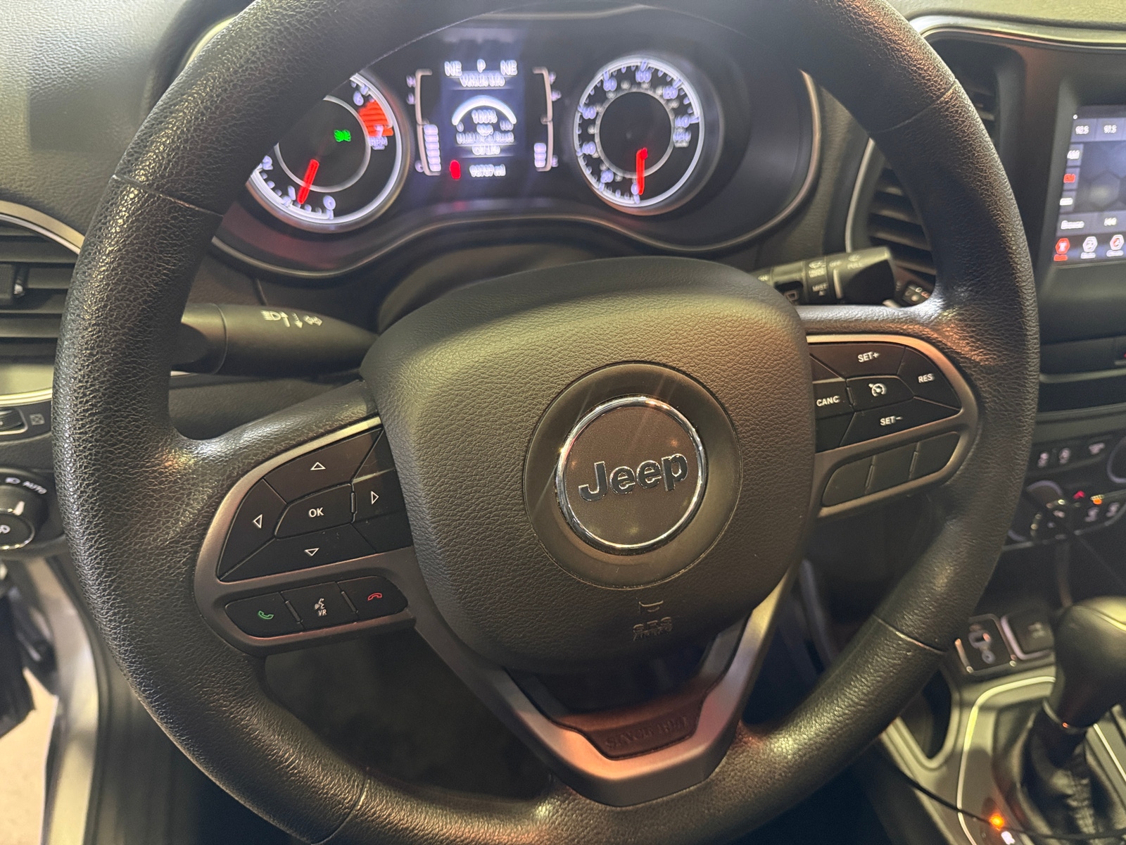 Thumbnail: 2019 Jeep Cherokee - 5
