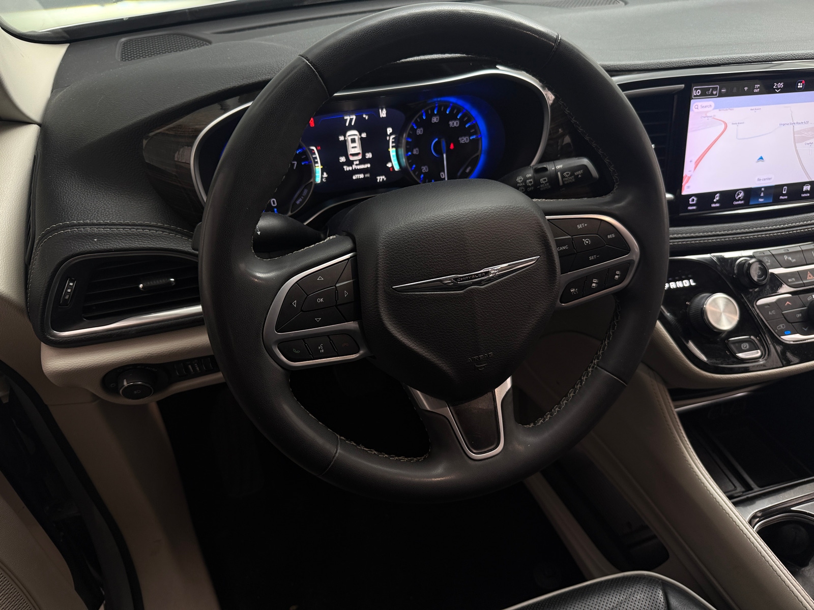 Thumbnail: 2023 Chrysler Pacifica - 4