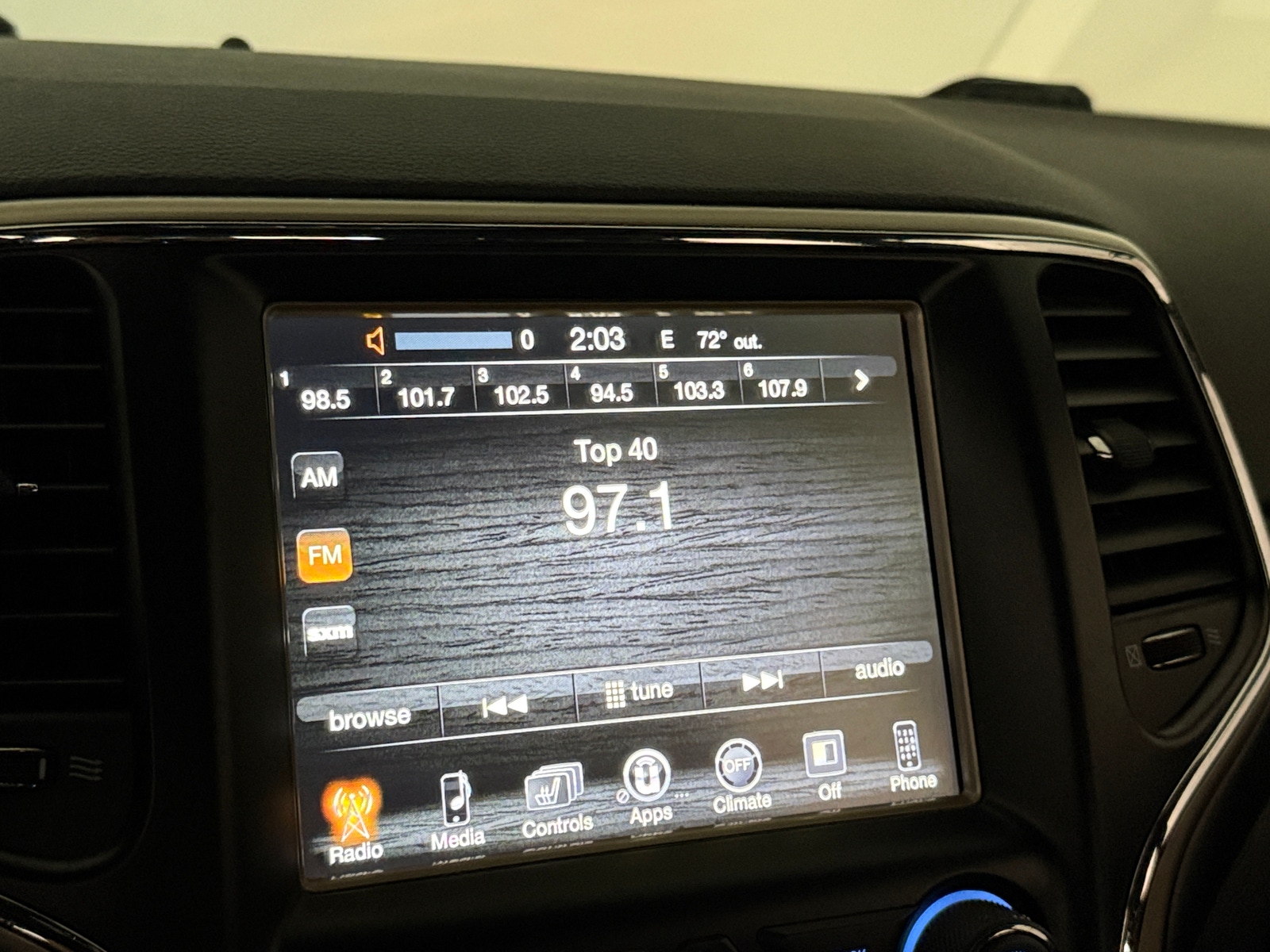 Thumbnail: 2015 Jeep Grand Cherokee - 3