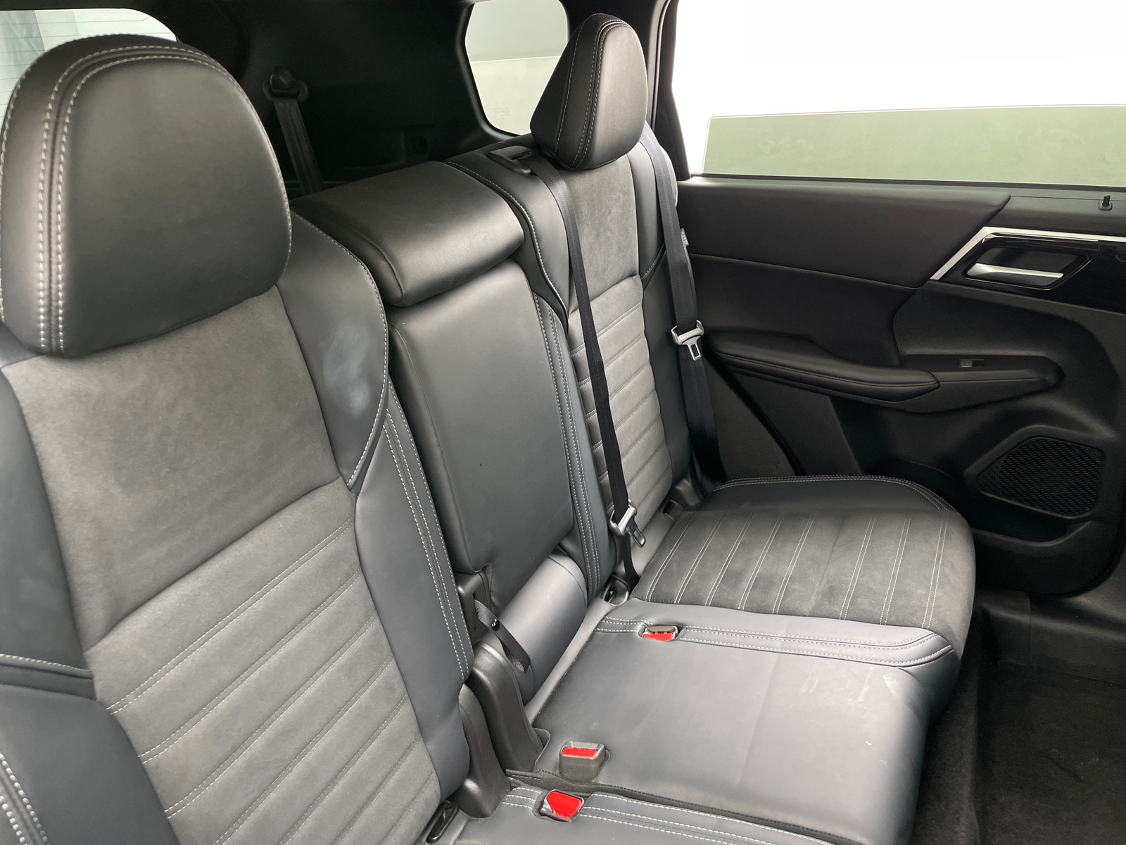Thumbnail: 2024 Mitsubishi Outlander - 5