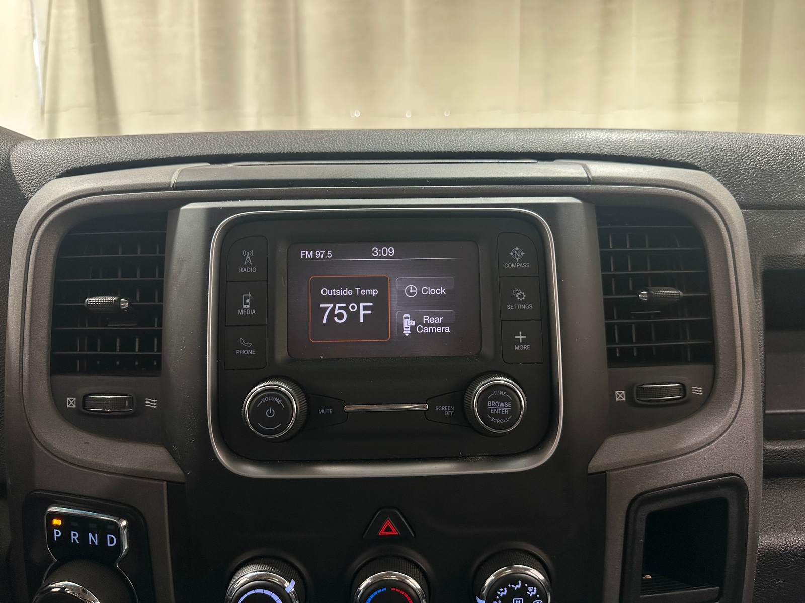 Thumbnail: 2021 RAM 1500 Classic - 4
