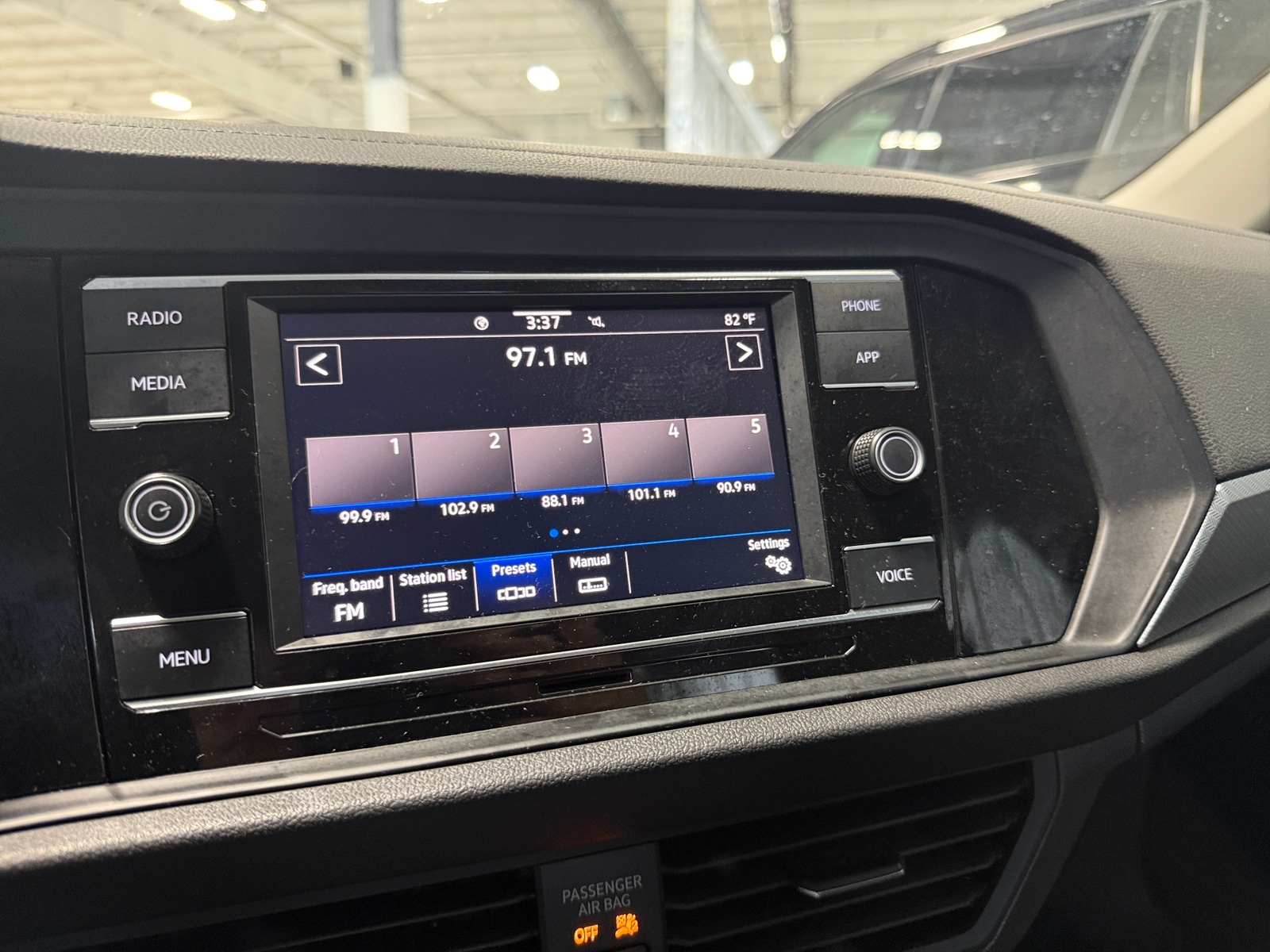 Thumbnail: 2021 Volkswagen Jetta - 4