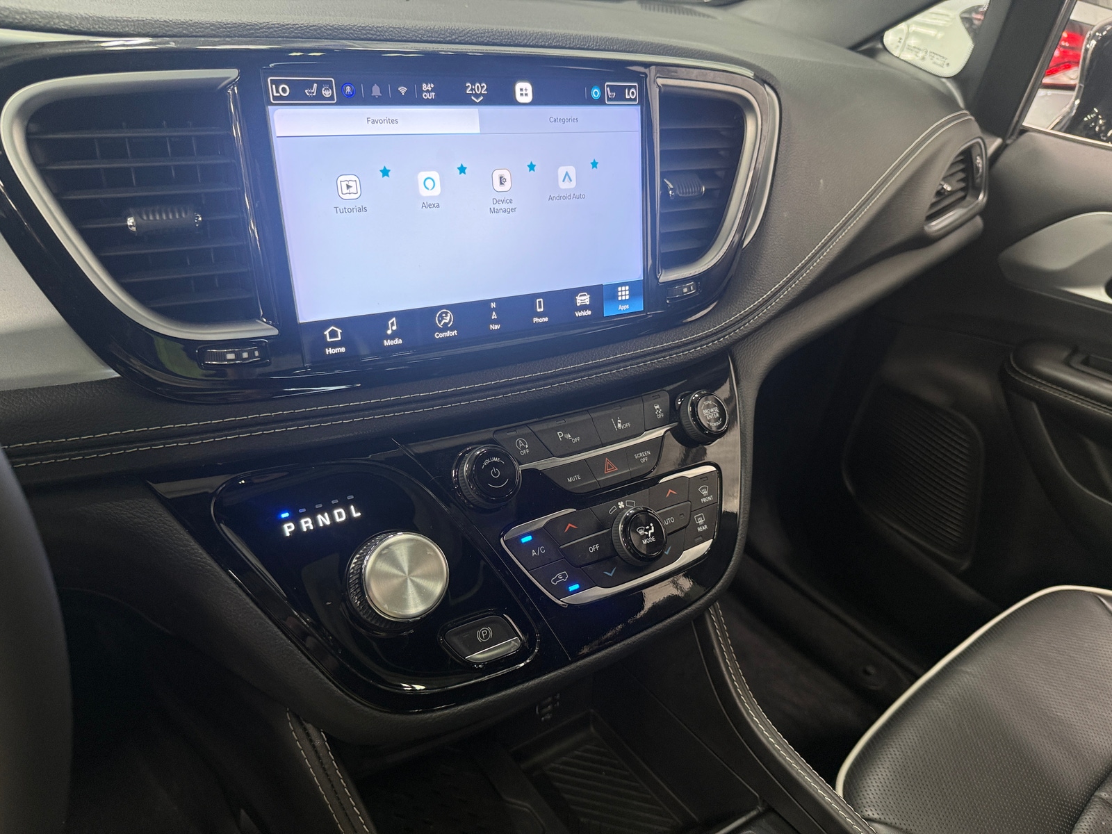 Thumbnail: 2026 Chrysler Pacifica - 3