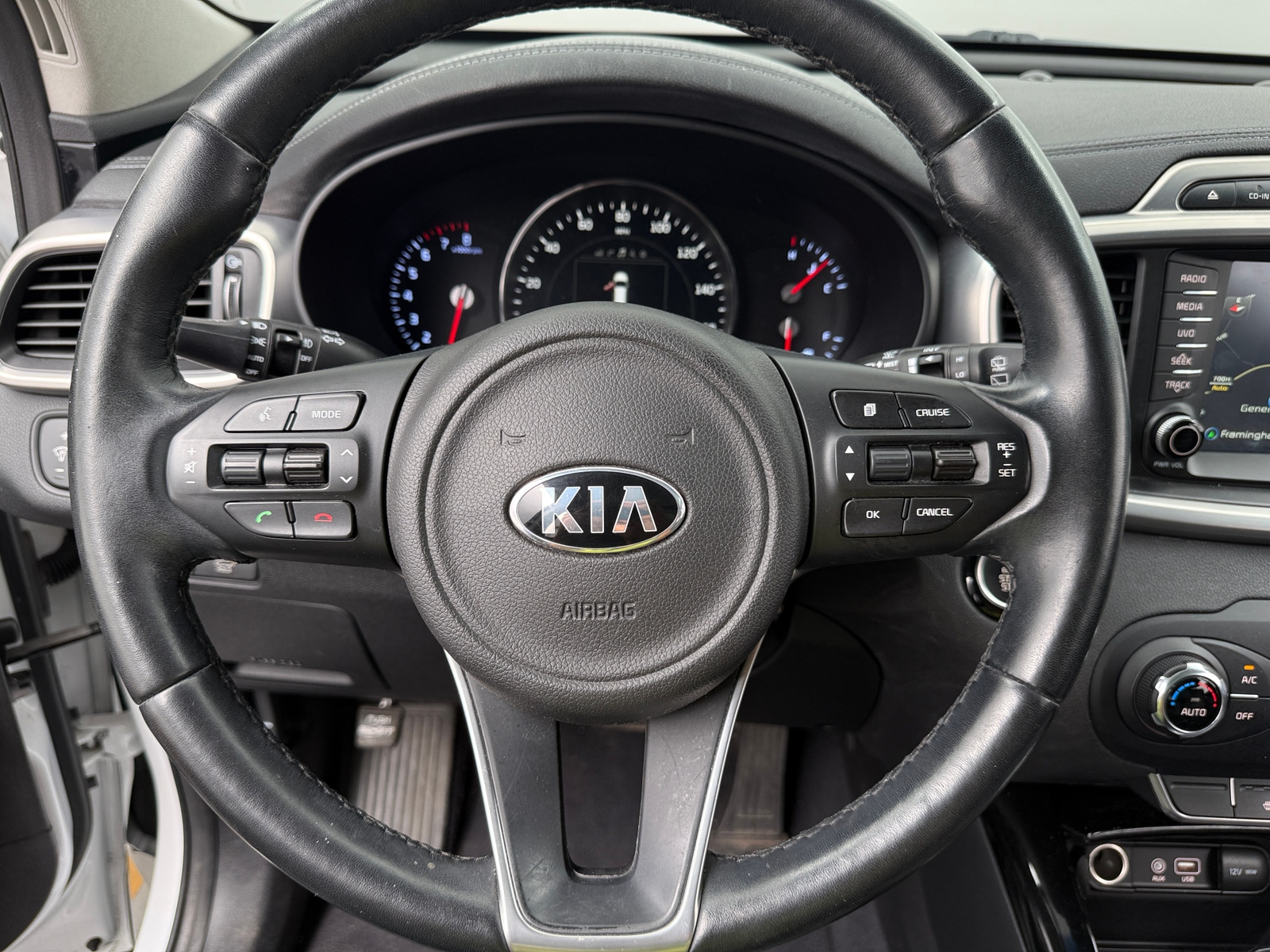 Thumbnail: 2017 Kia Sorento - 4