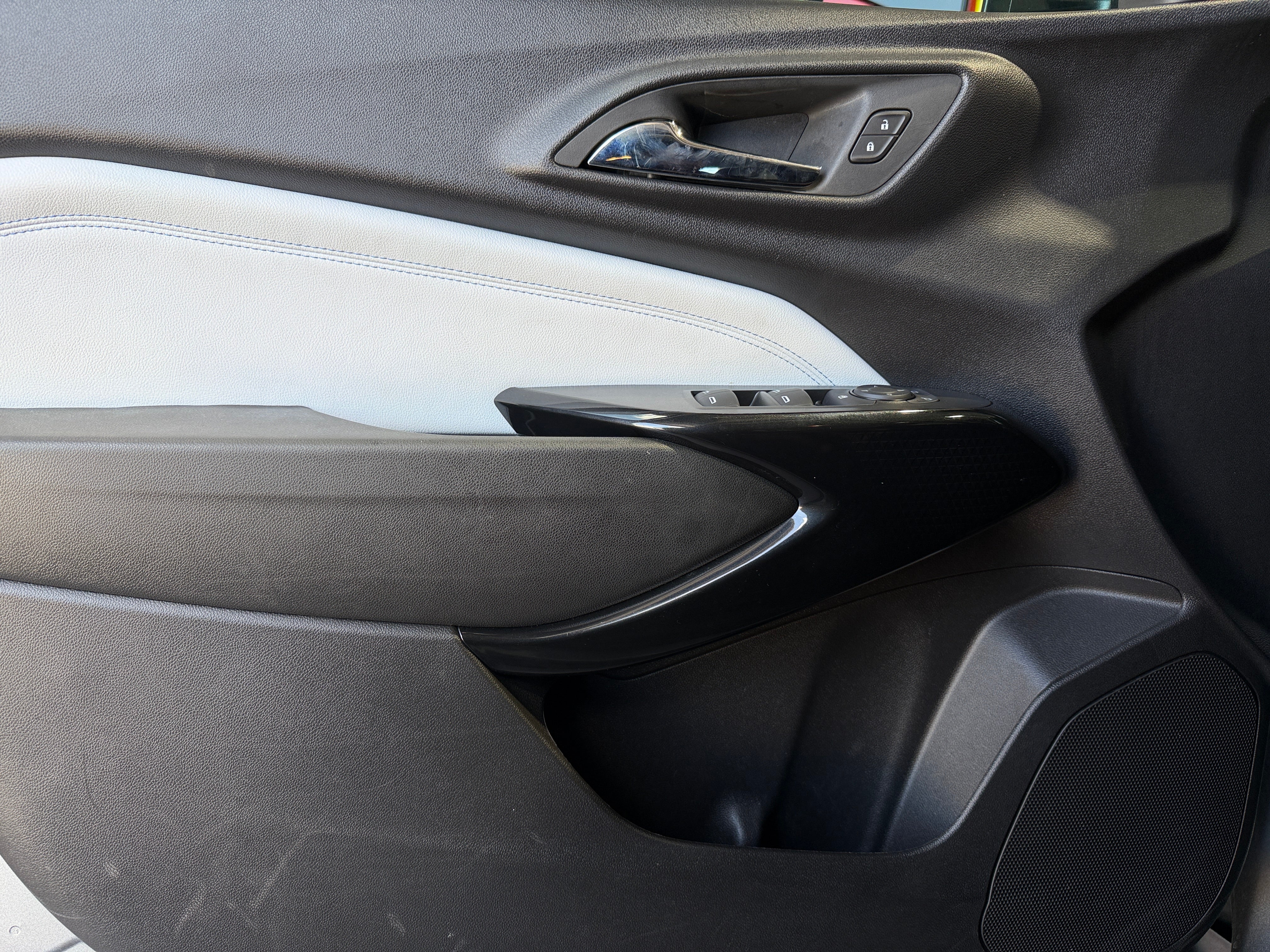 2025 Chevrolet Trax LT - Photo 10
