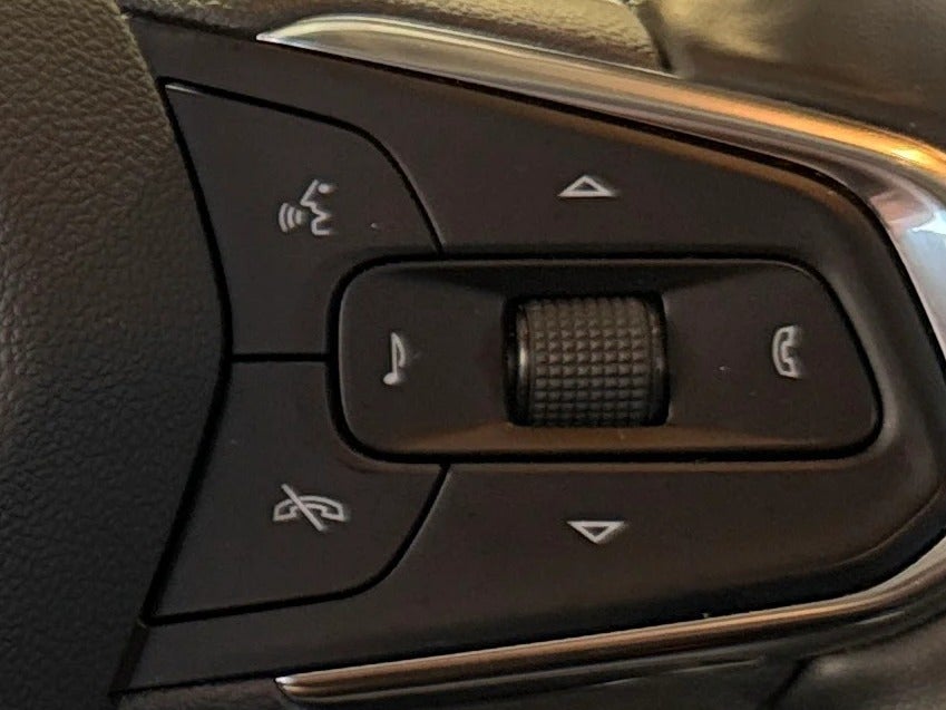 2025 Chevrolet Trax LT - Photo 17