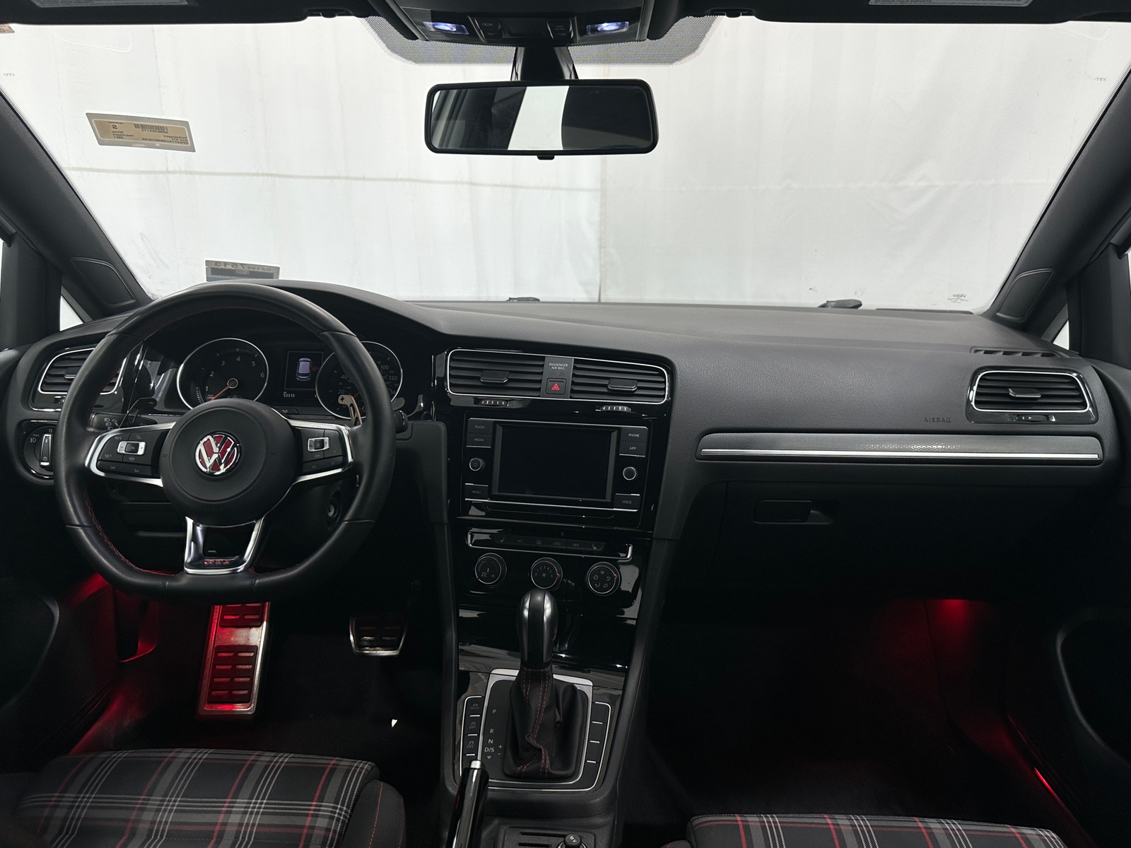 Thumbnail: 2021 Volkswagen Golf - 3