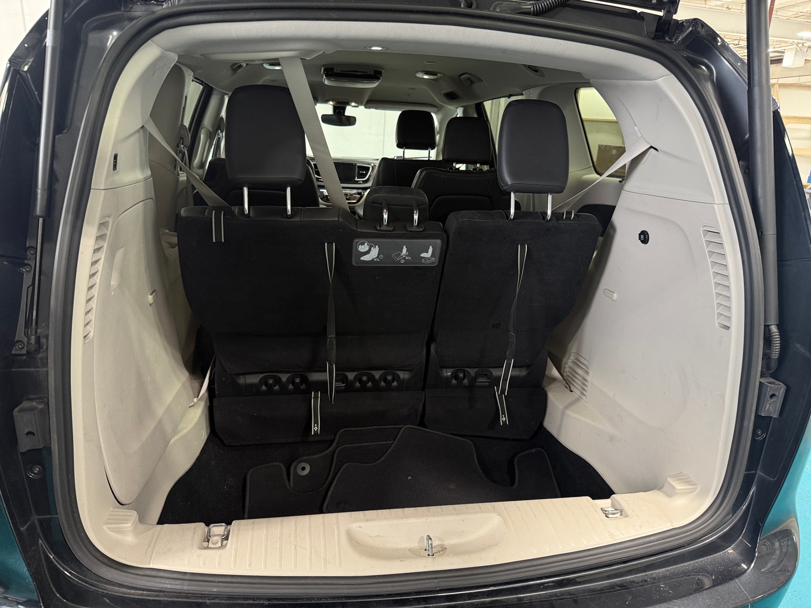 Thumbnail: 2019 Chrysler Pacifica - 6