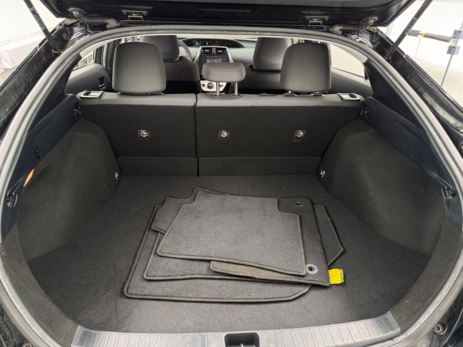 Thumbnail: 2016 Toyota Prius - 7