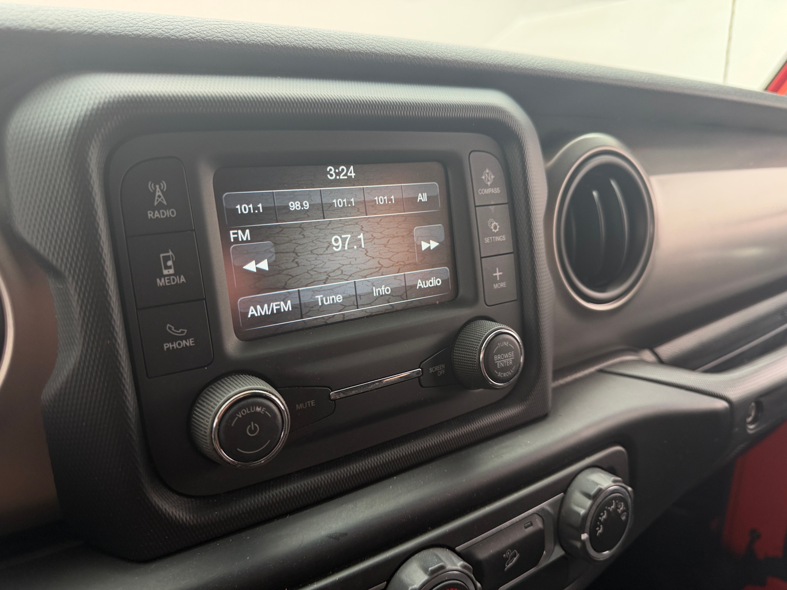 Thumbnail: 2019 Jeep Wrangler - 3