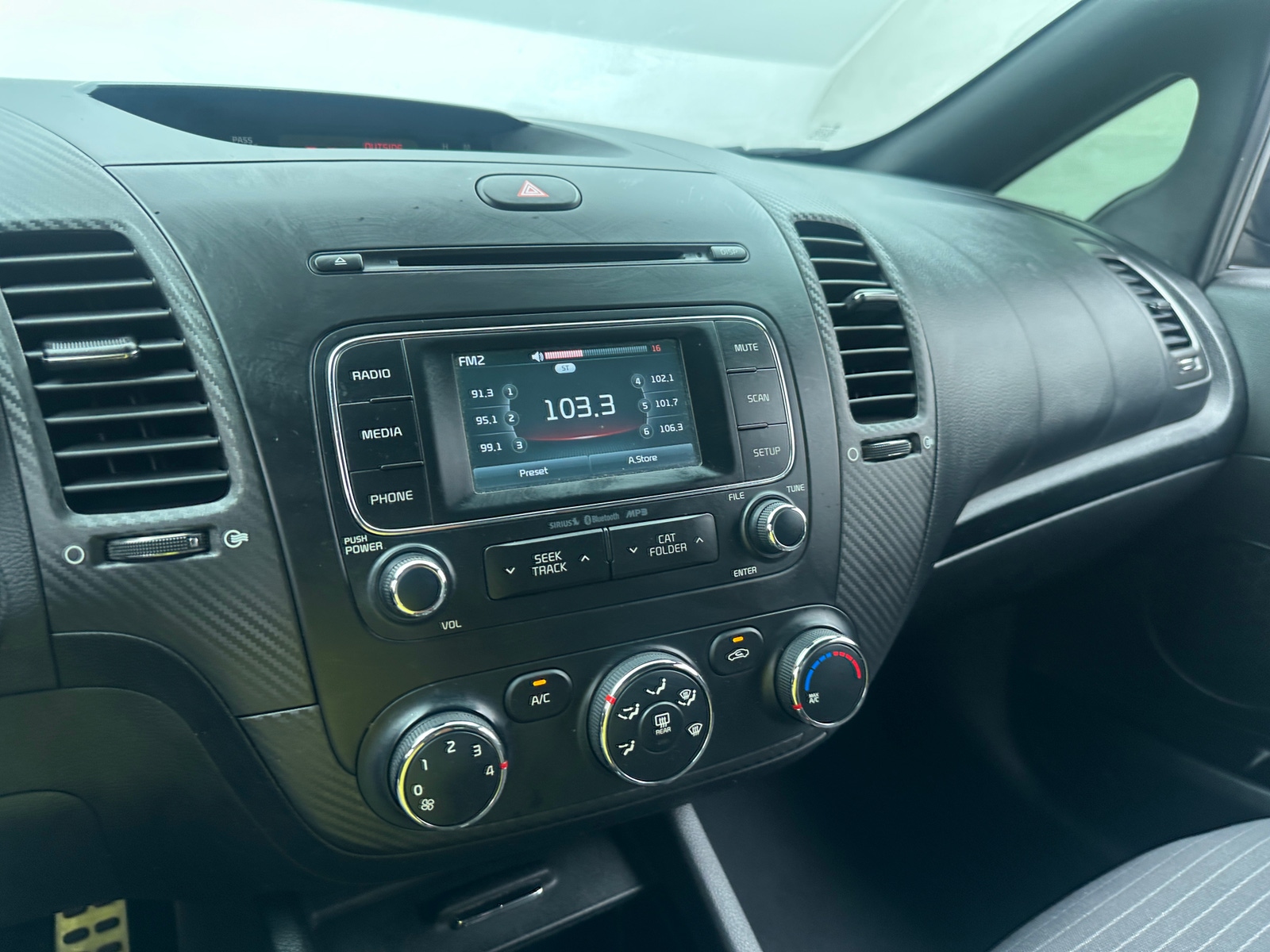Thumbnail: 2016 Kia Forte - 4
