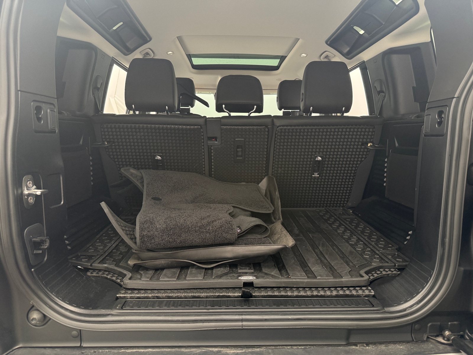 Thumbnail: 2024 Land Rover Defender - 6
