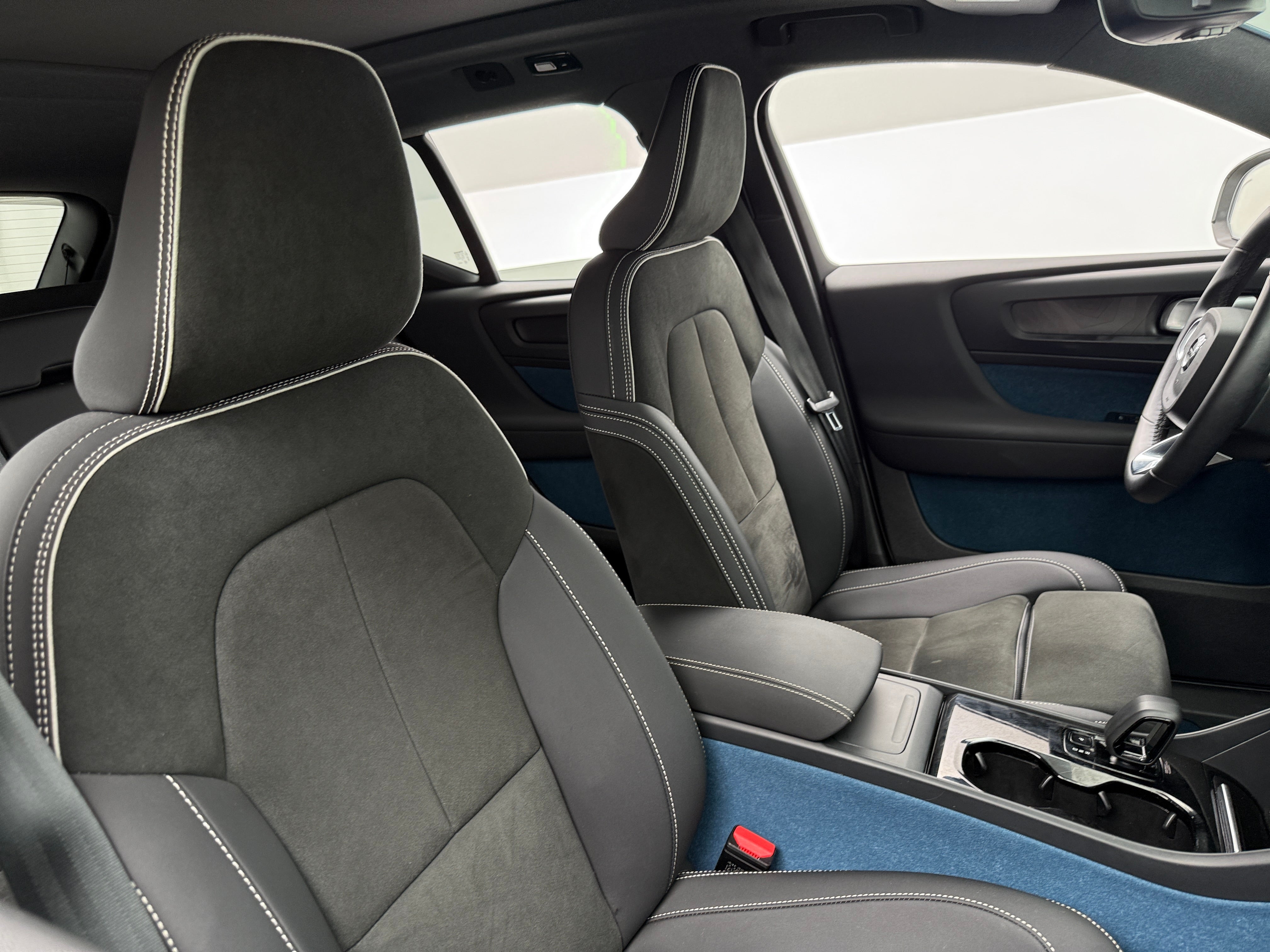 2023 Volvo XC40 Ultimate
