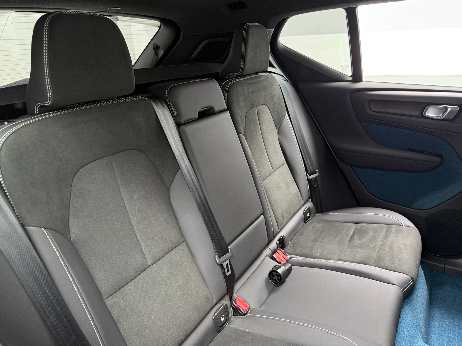 Thumbnail: 2023 Volvo XC40 - 5