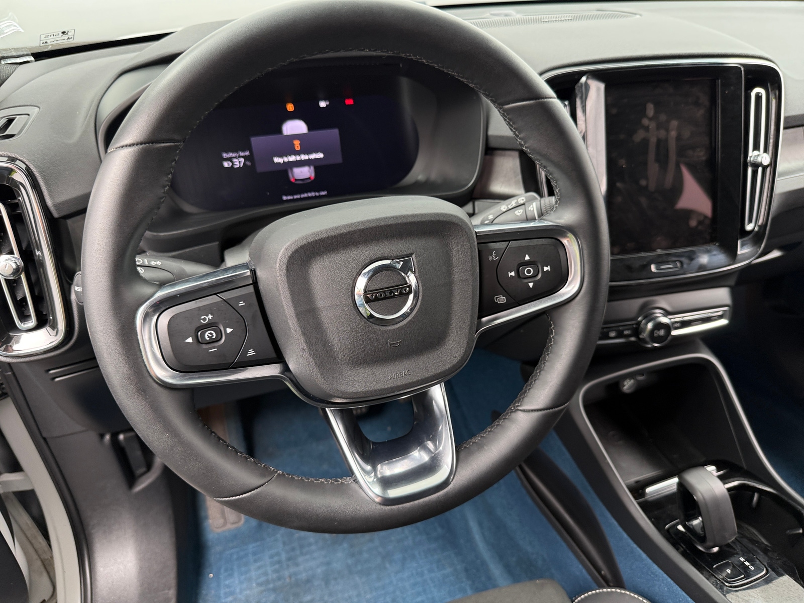 Thumbnail: 2023 Volvo XC40 - 4