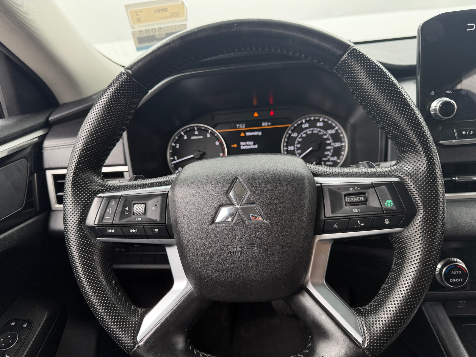 Thumbnail: 2024 Mitsubishi Outlander - 5