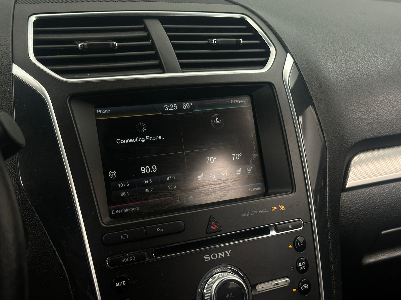 Thumbnail: 2016 Ford Explorer - 3